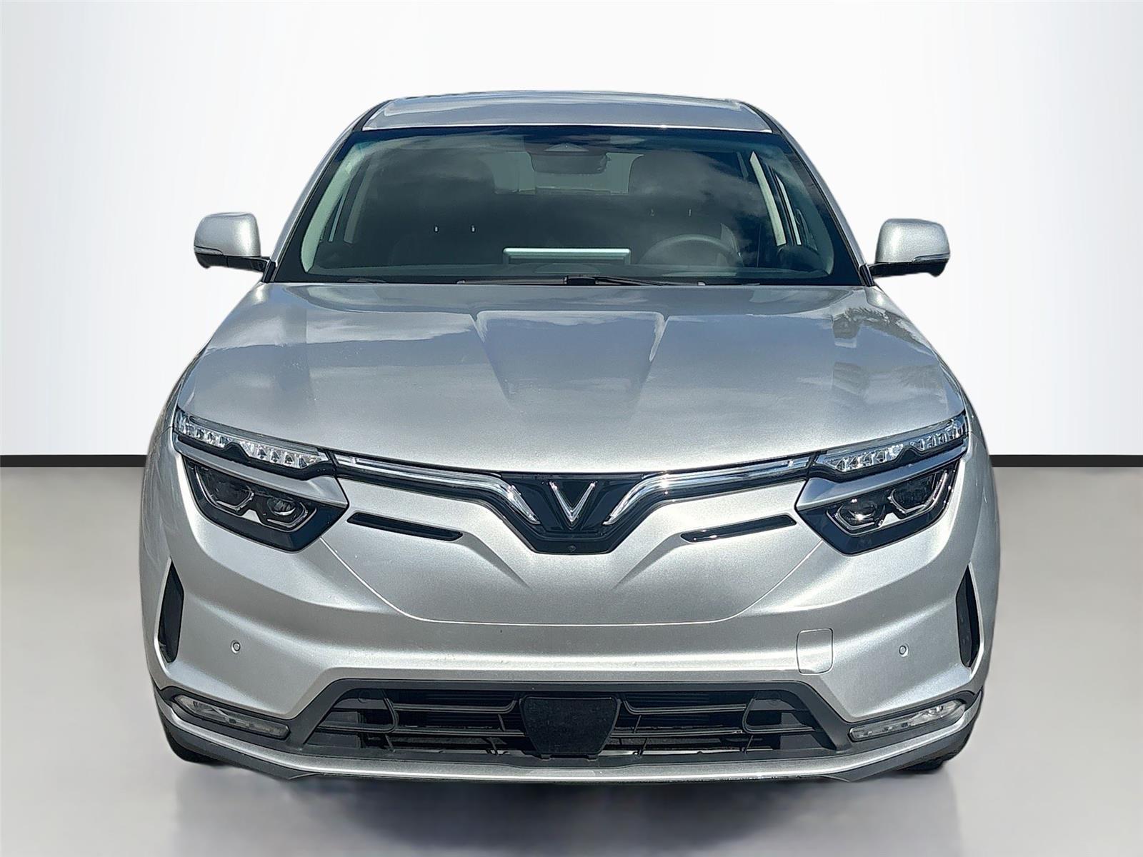 2025 VinFast VF 8 Eco