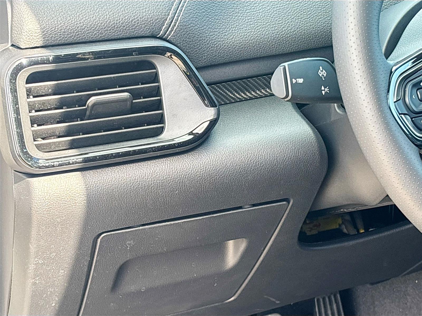 2025 VinFast VF 8 Eco