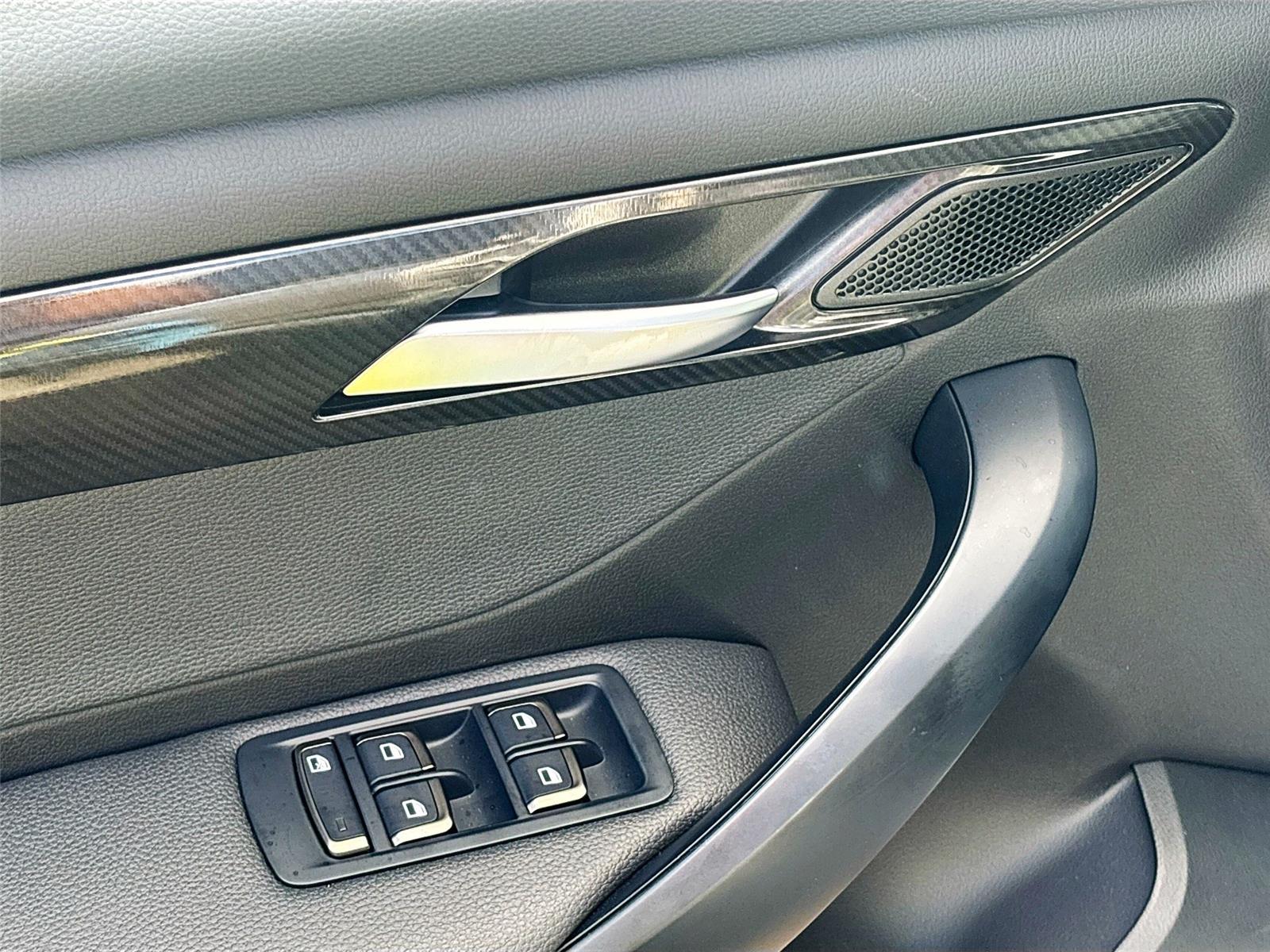 2025 VinFast VF 8 Eco