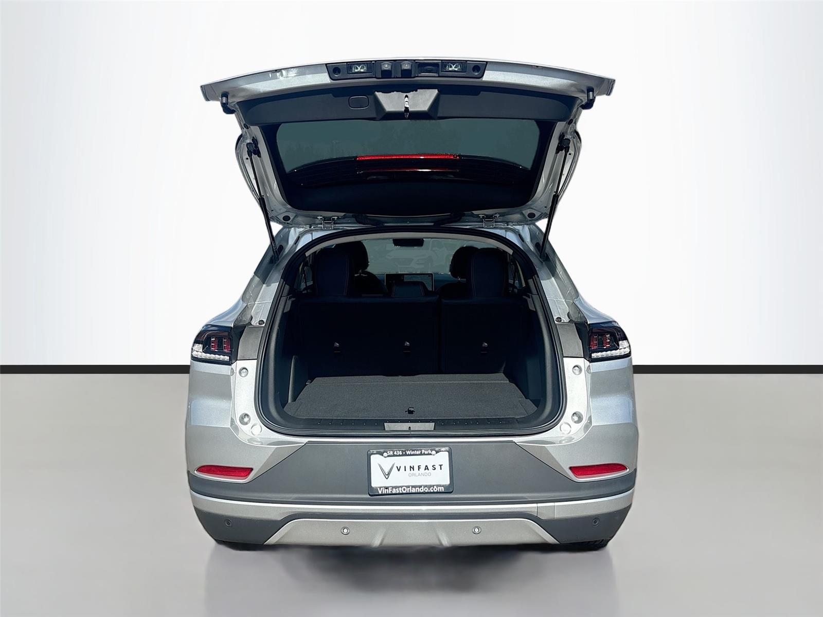 2025 VinFast VF 8 Eco