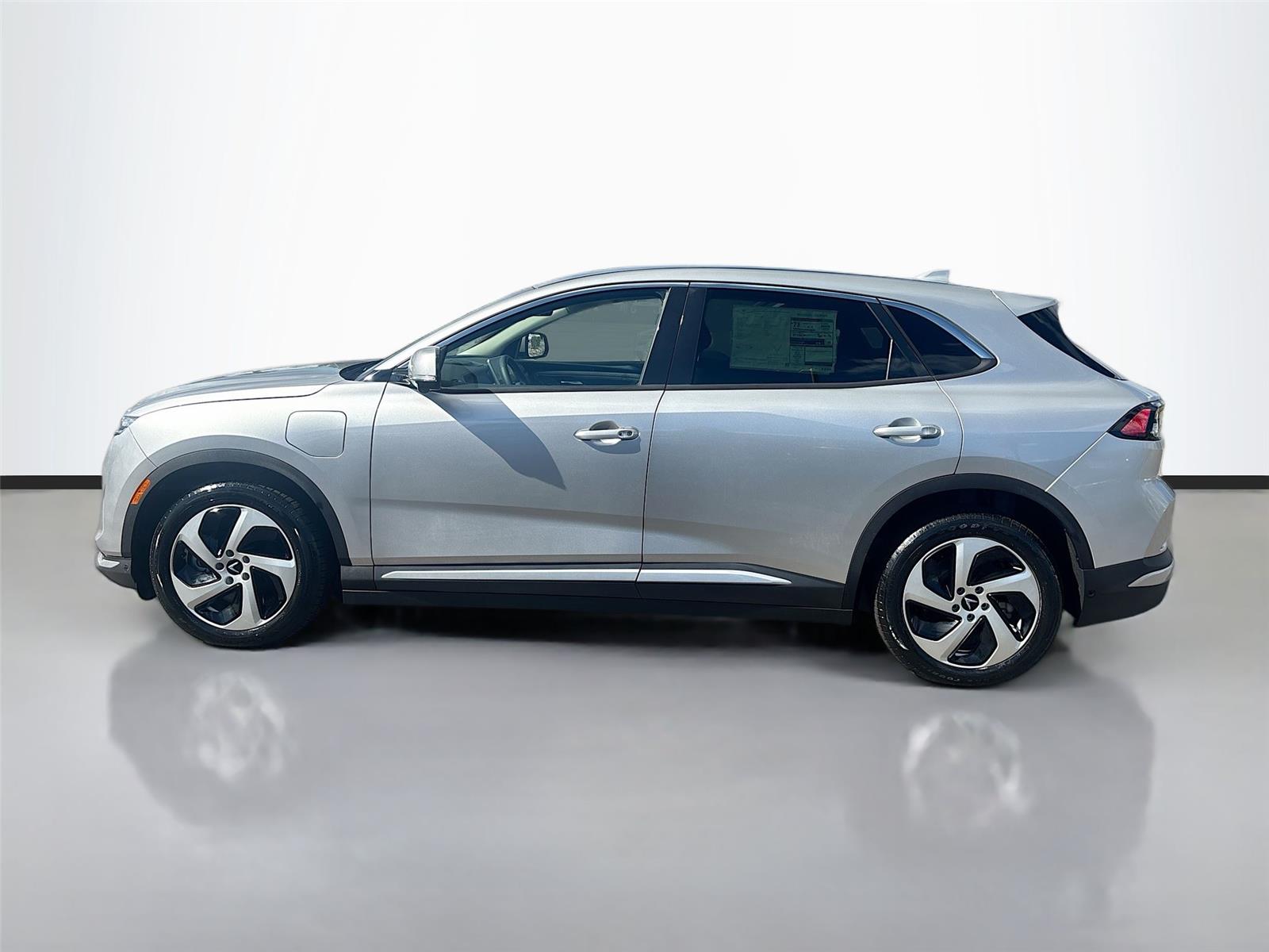 2025 VinFast VF 8 Eco