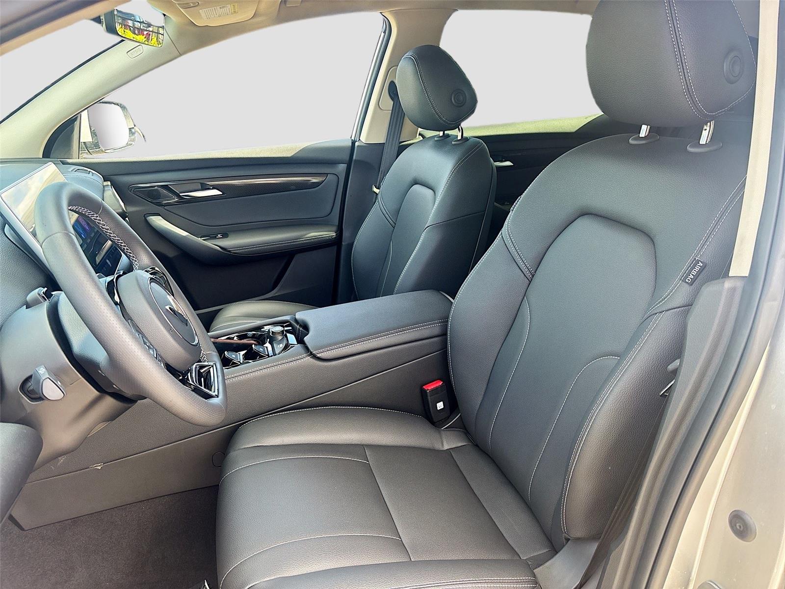 2025 VinFast VF 8 Eco