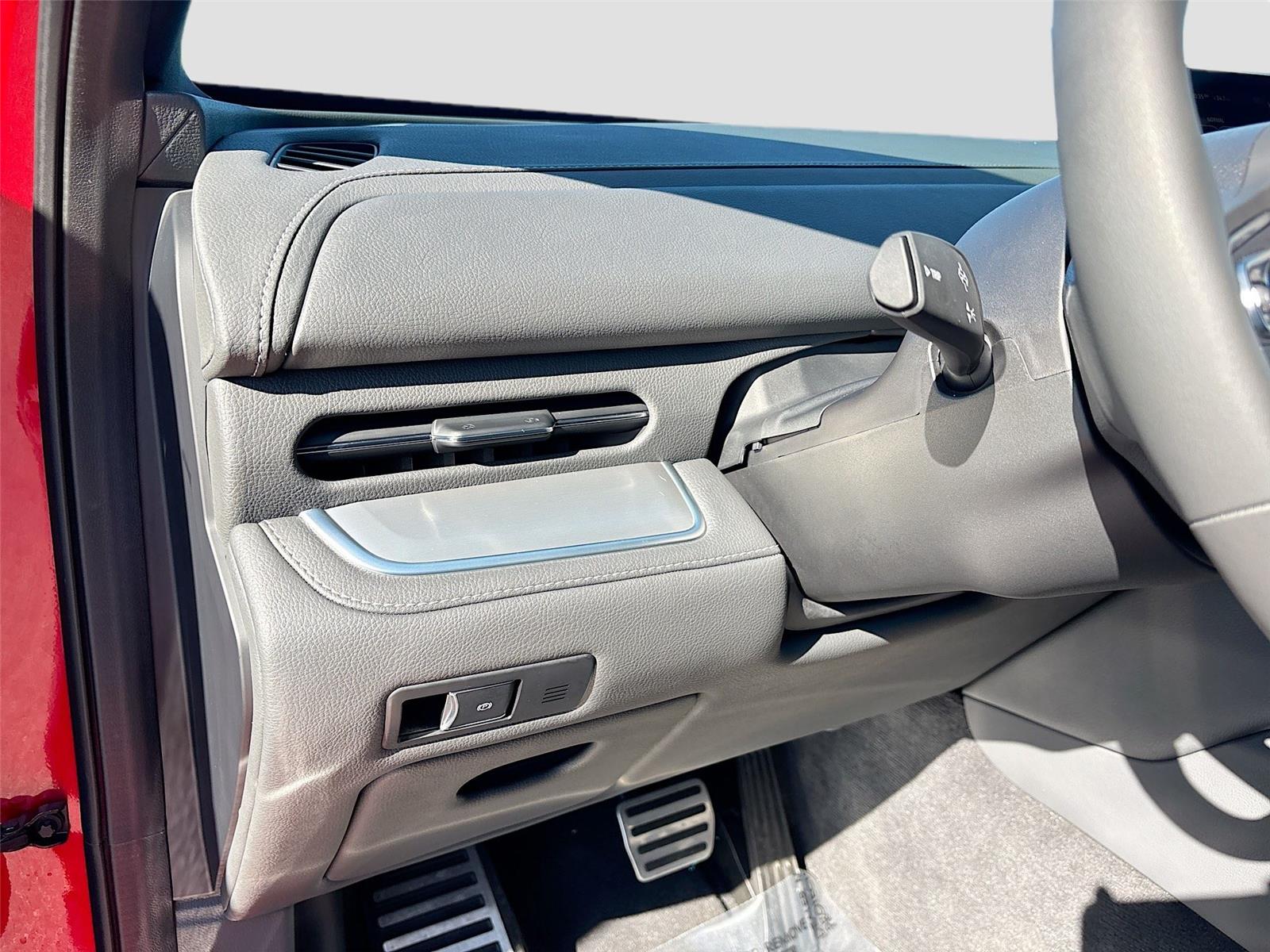 2024 VinFast VF 9 Plus