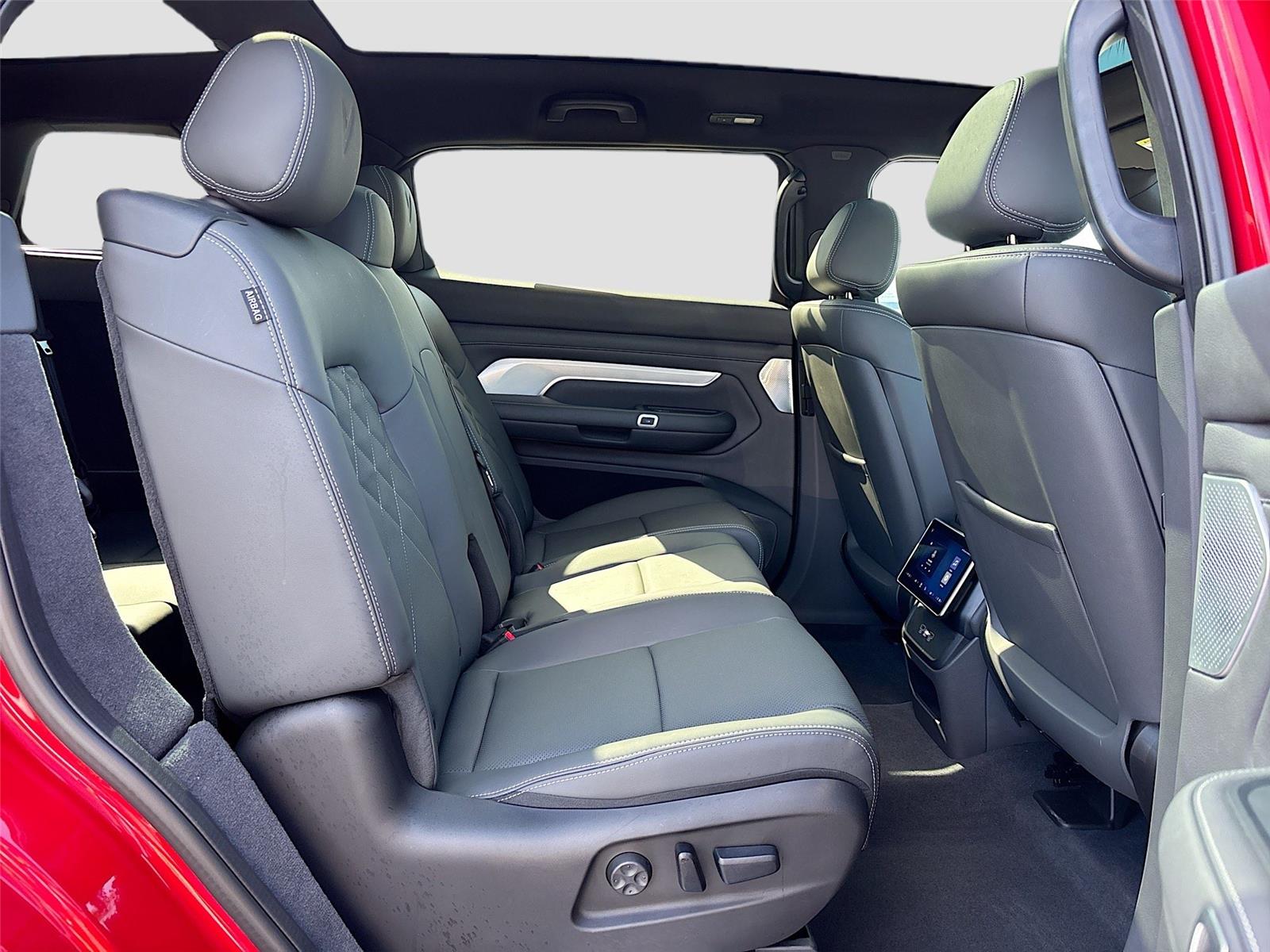 2024 VinFast VF 9 Plus