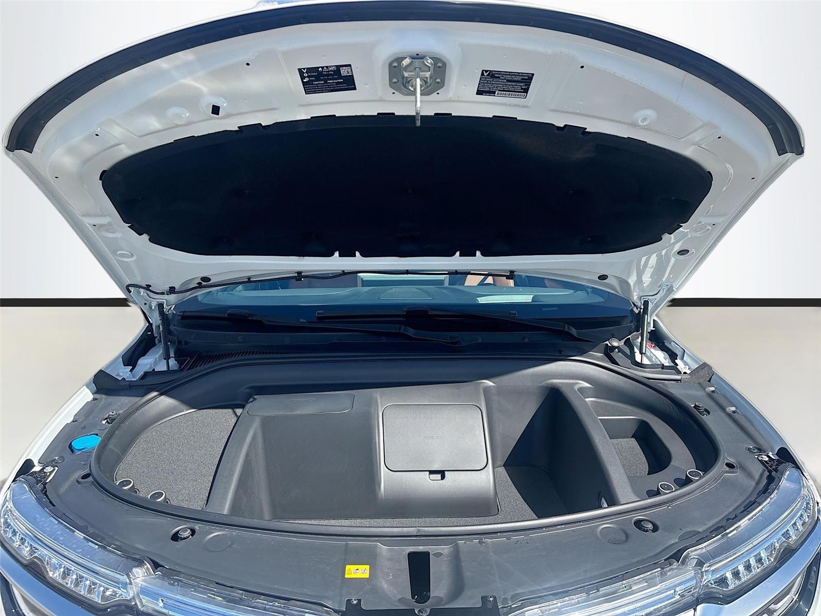 2025 VinFast VF 8 Plus