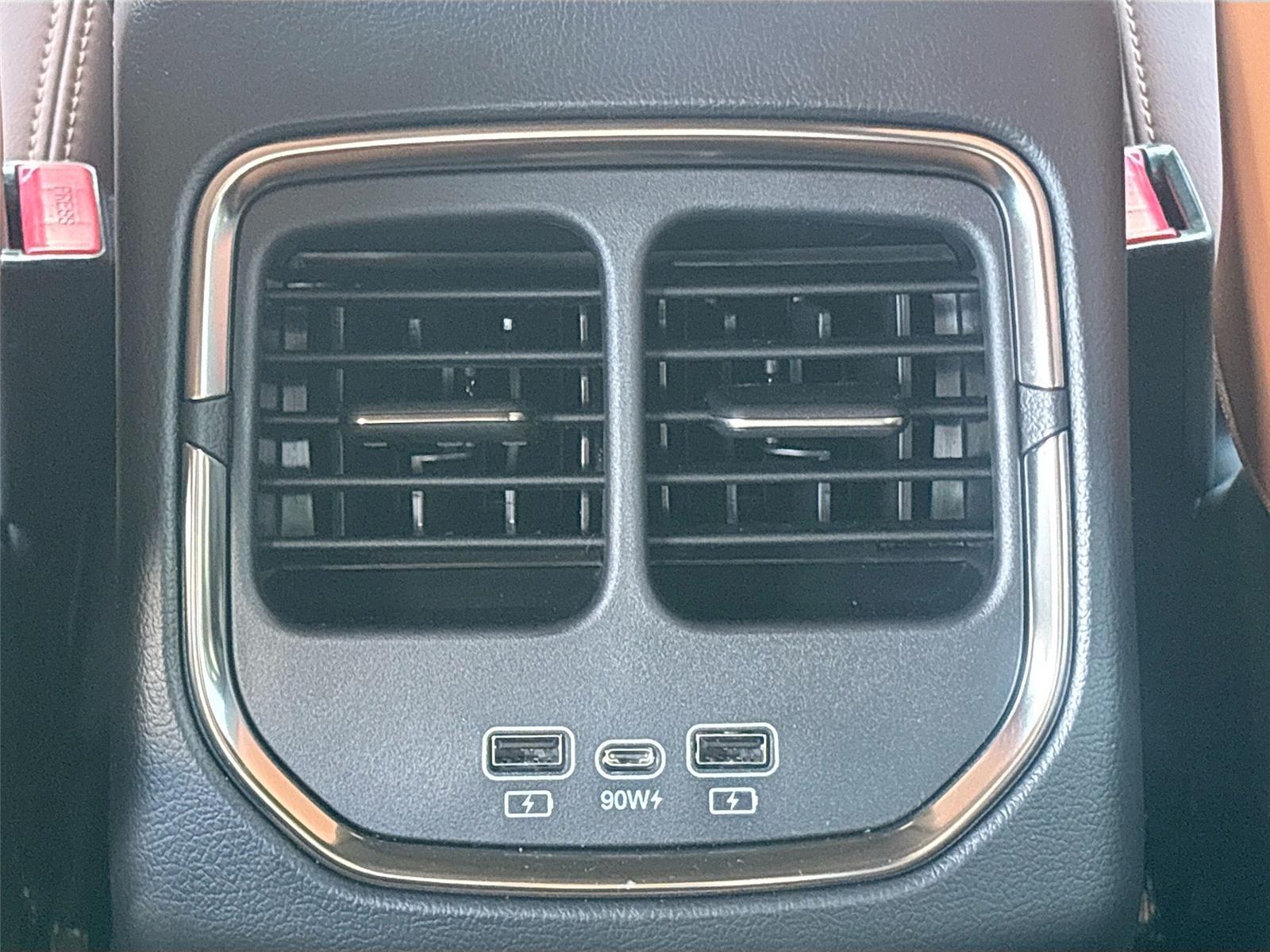 2025 VinFast VF 8 Plus