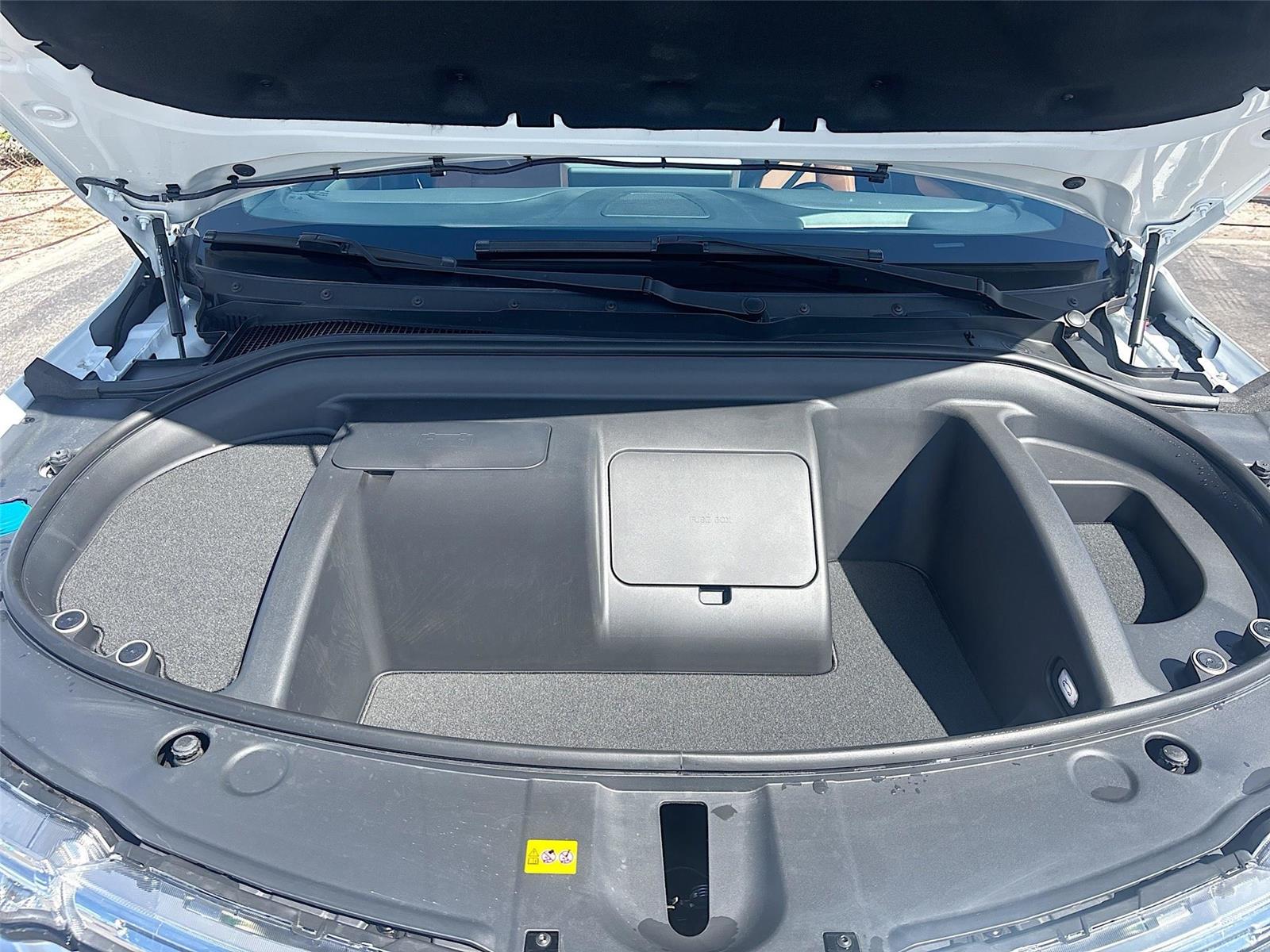 2025 VinFast VF 8 Plus