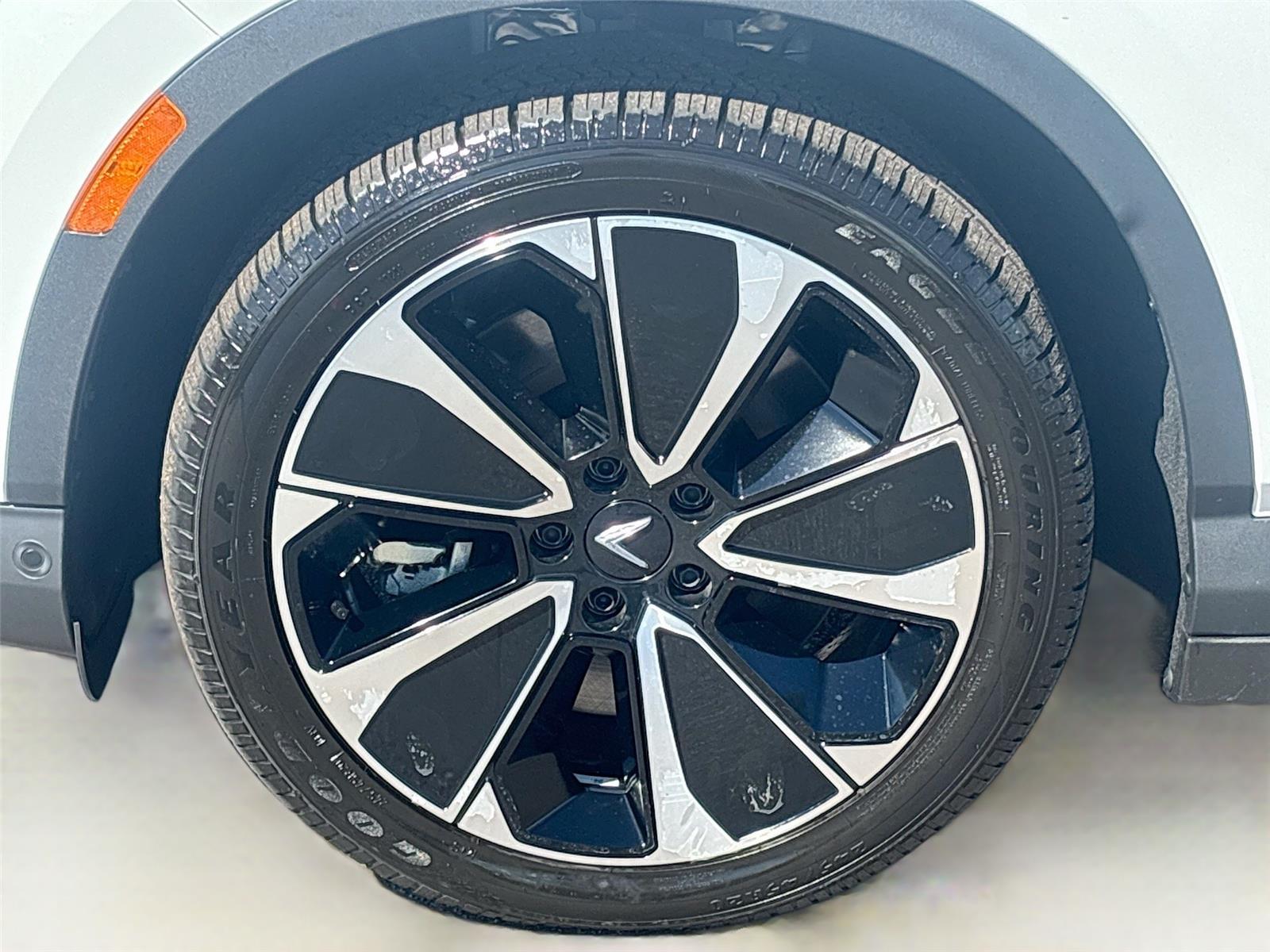 2025 VinFast VF 8 Plus