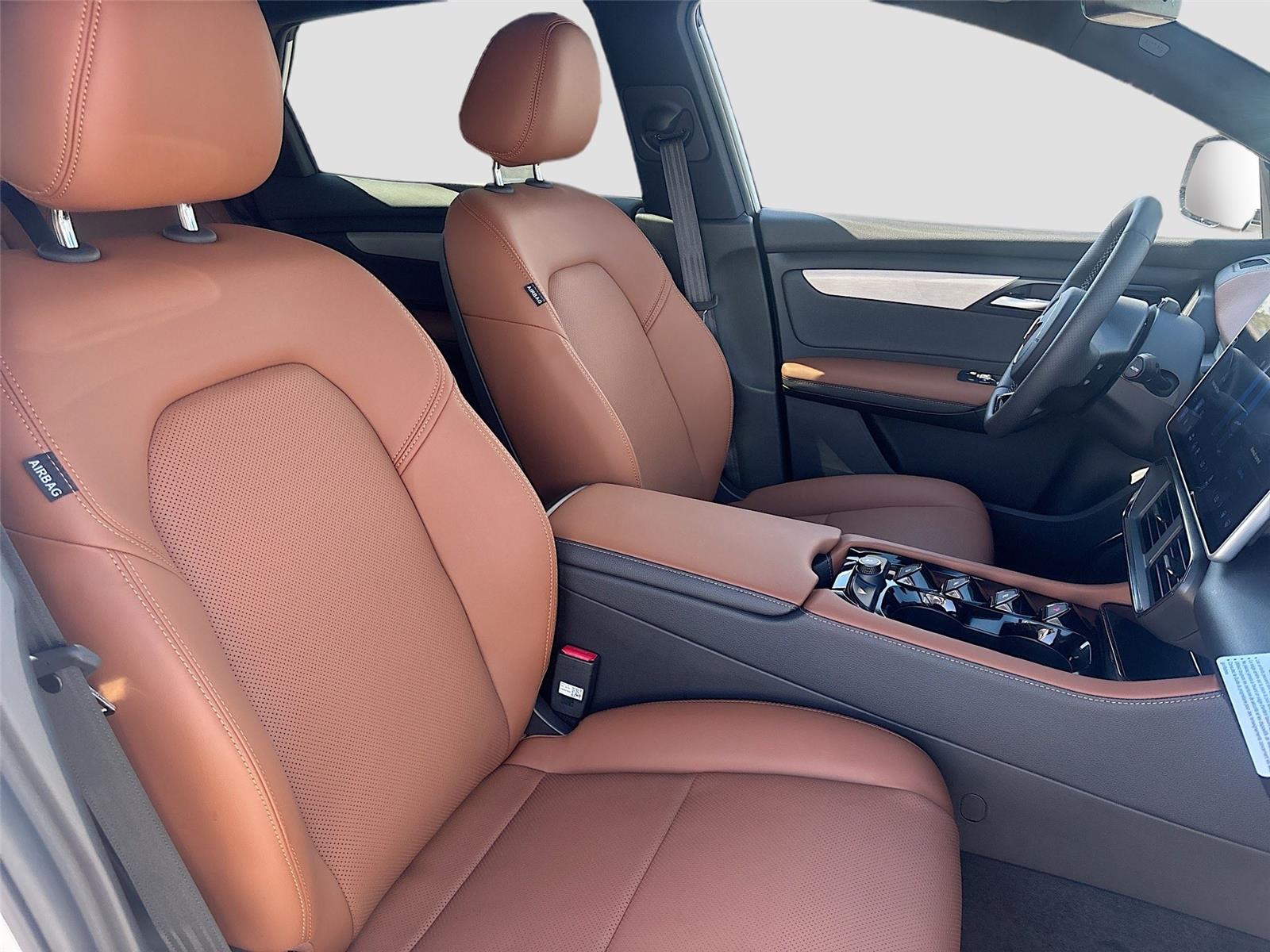 2025 VinFast VF 8 Plus