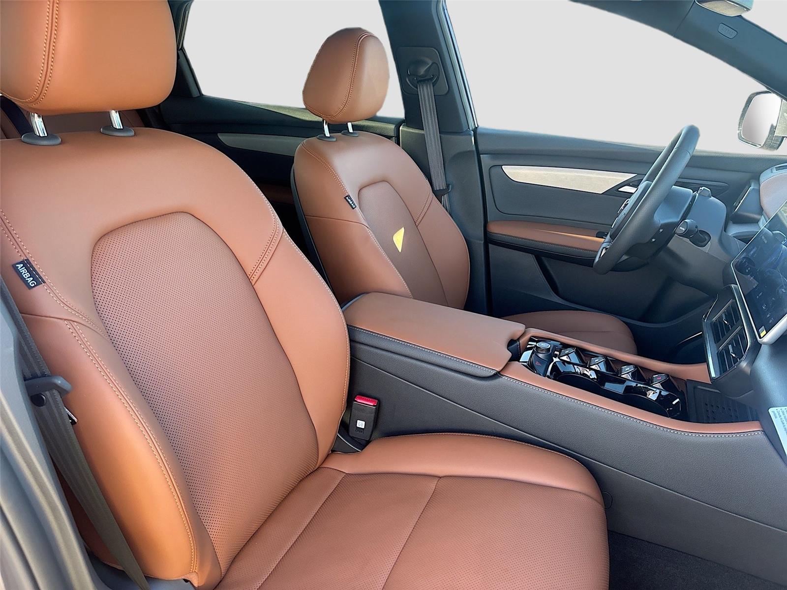 2025 VinFast VF 8 Plus