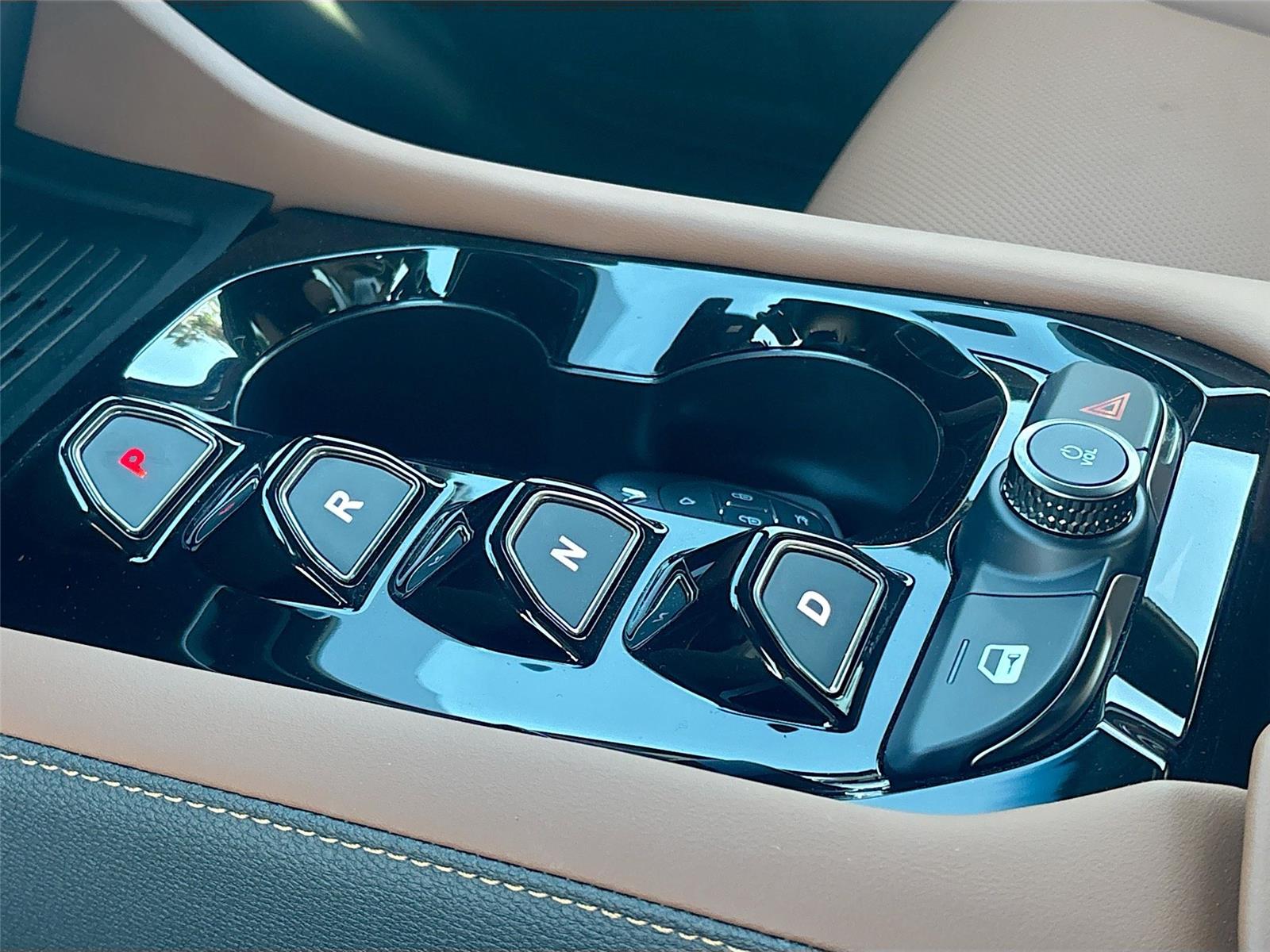 2025 VinFast VF 8 Plus