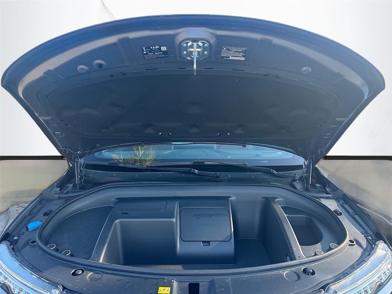 2025 VinFast VF 8 Plus