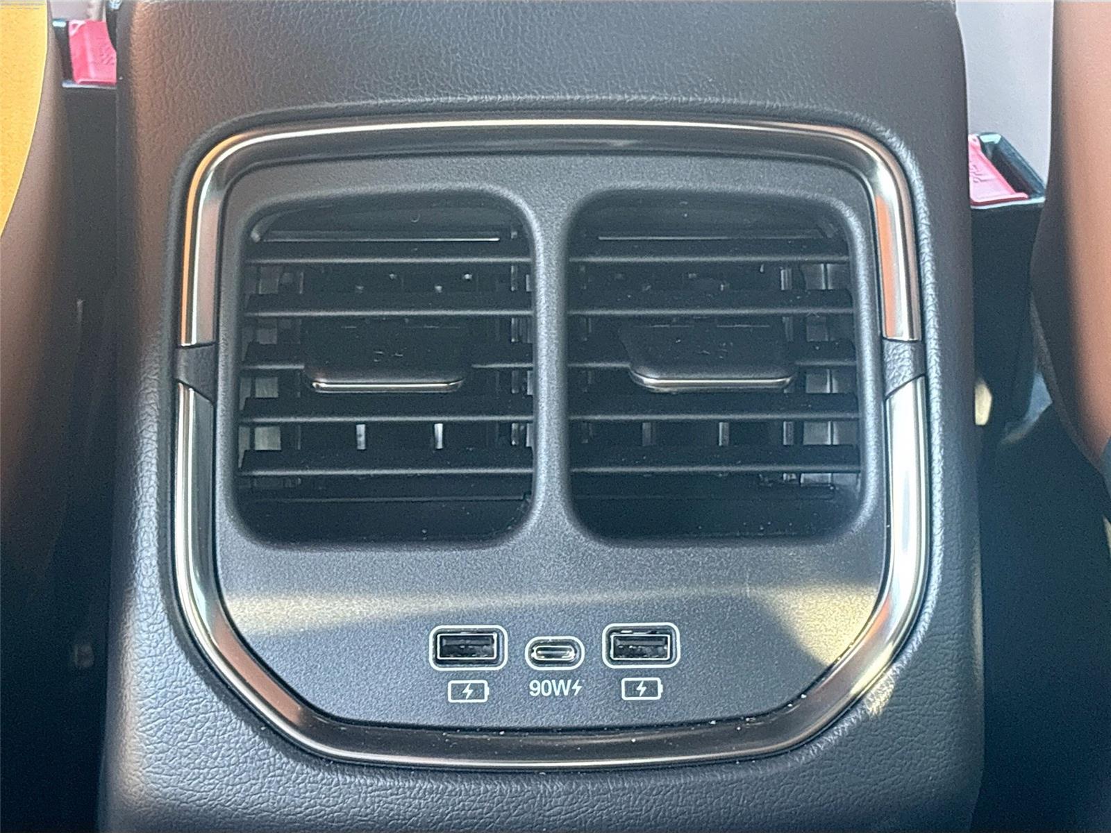 2025 VinFast VF 8 Plus