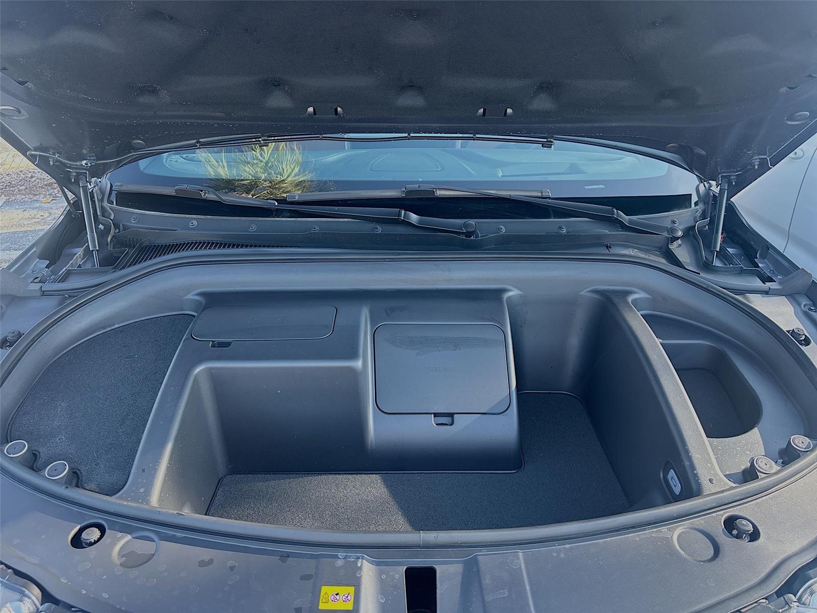 2025 VinFast VF 8 Plus