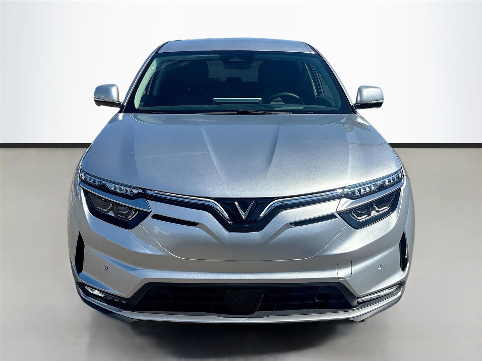 2025 VinFast VF 8 Eco