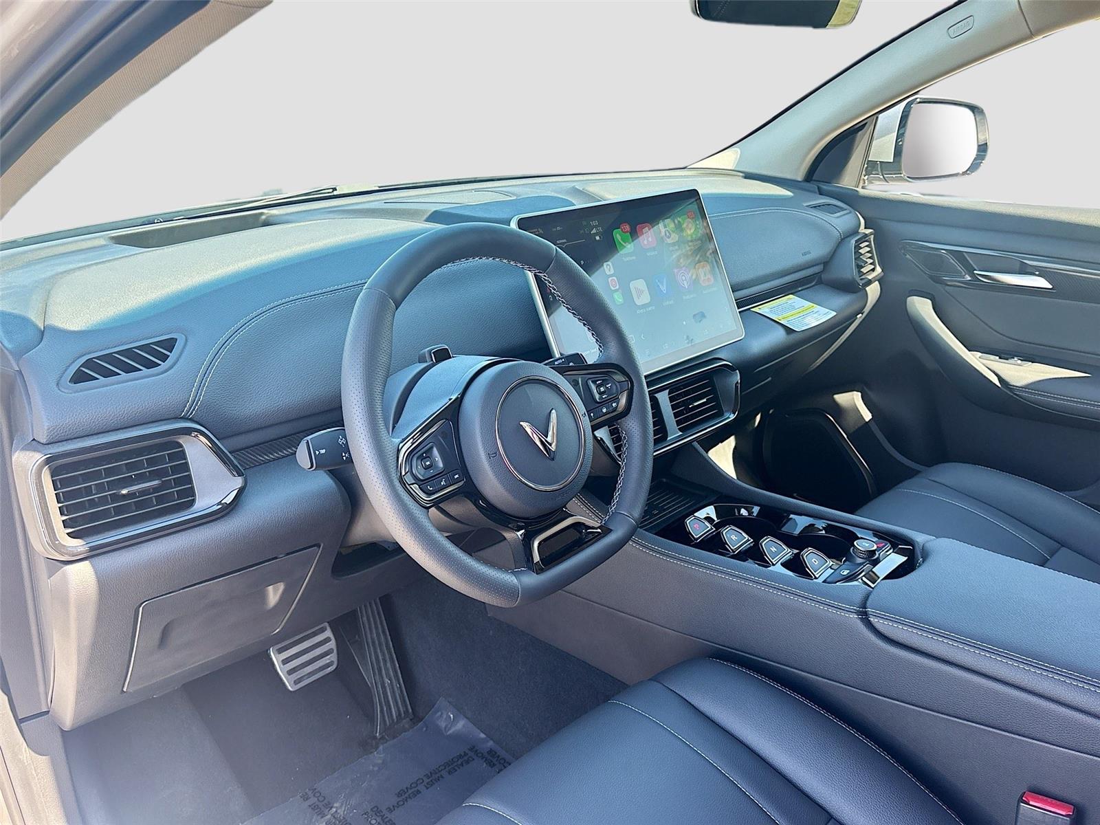 2025 VinFast VF 8 Eco