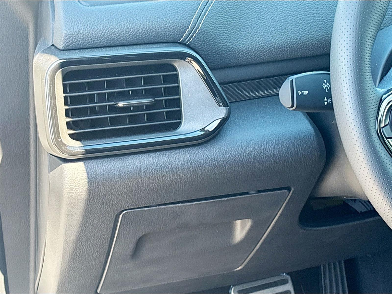 2025 VinFast VF 8 Eco