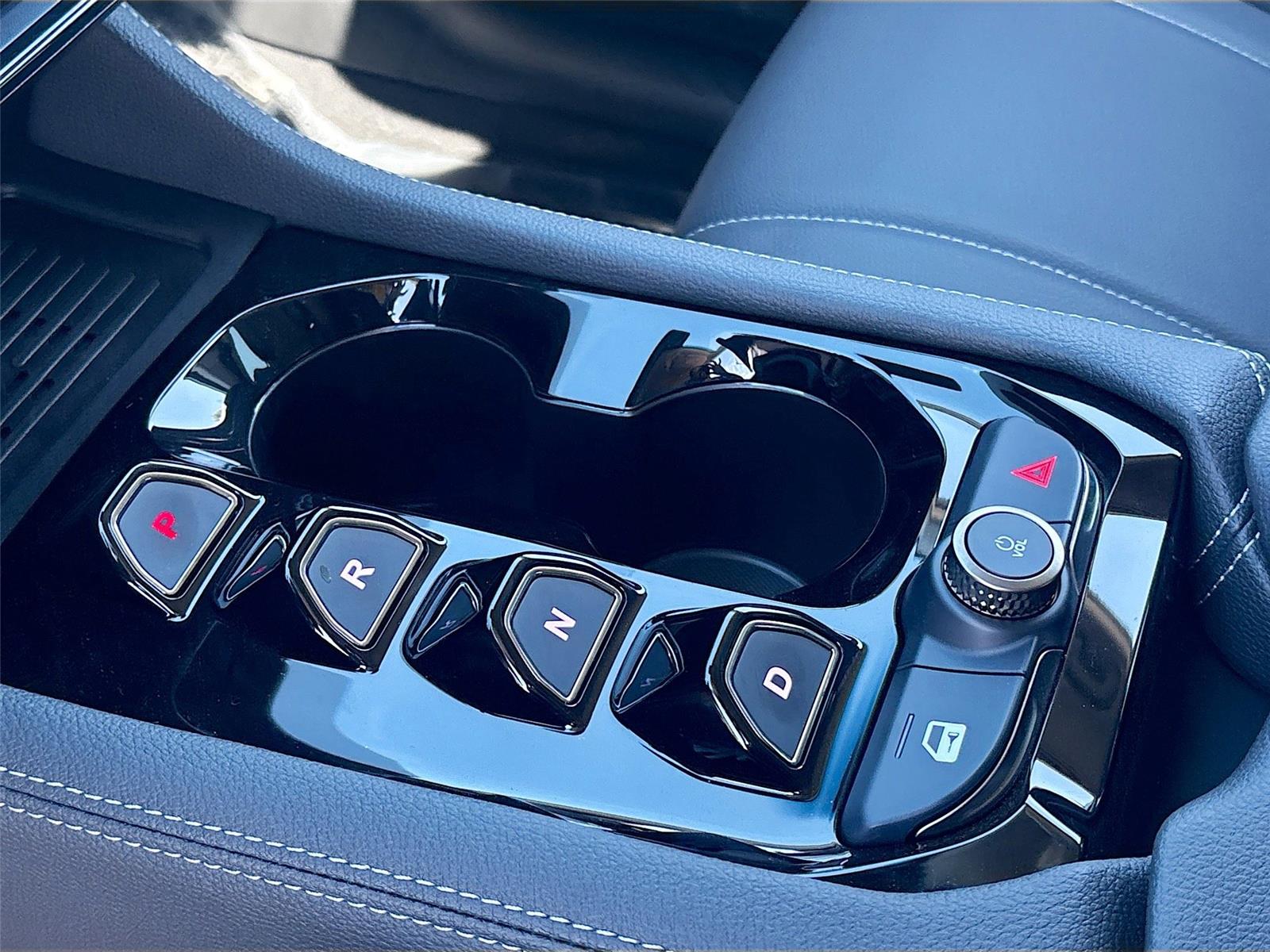 2025 VinFast VF 8 Eco