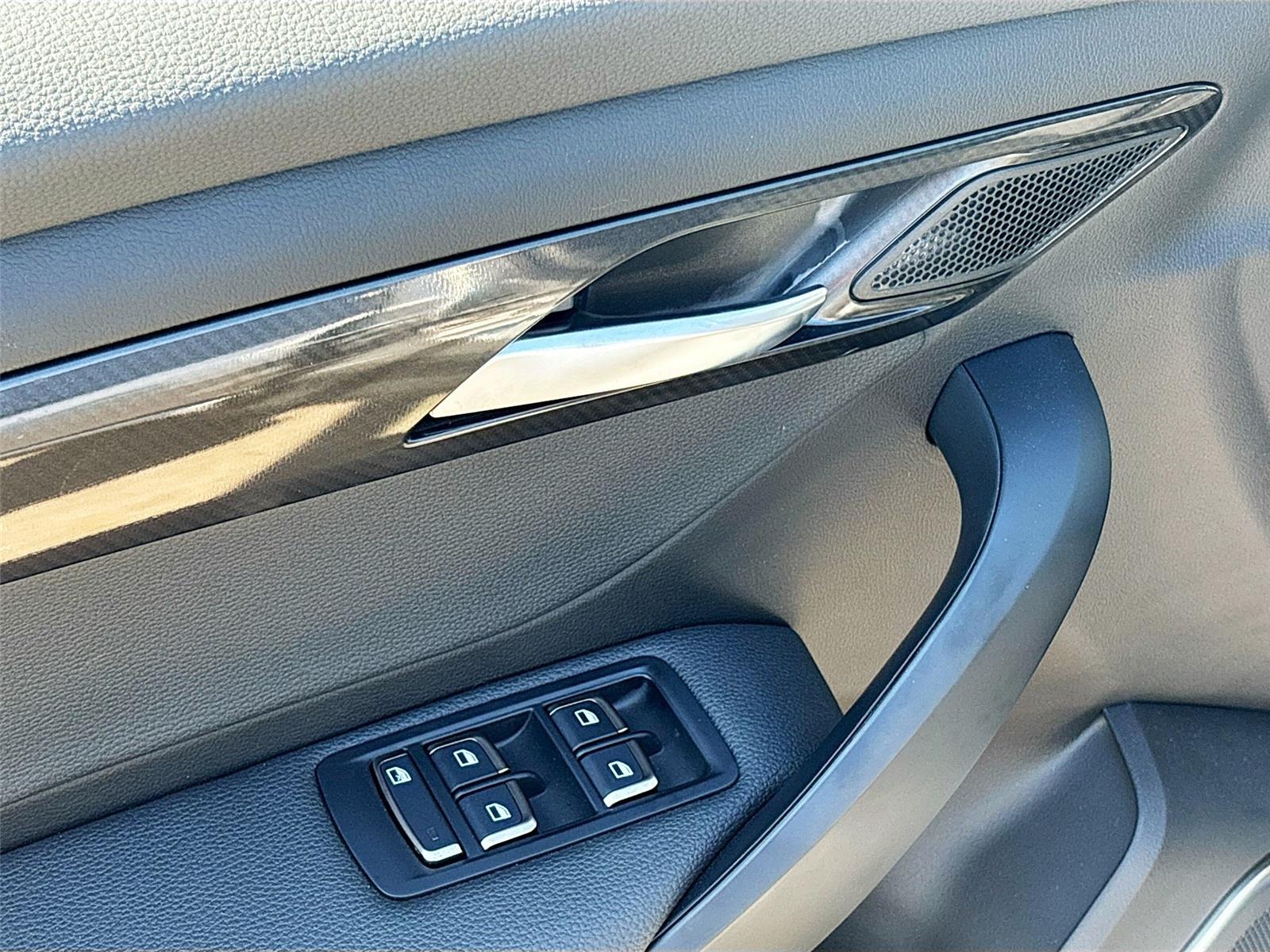 2025 VinFast VF 8 Eco