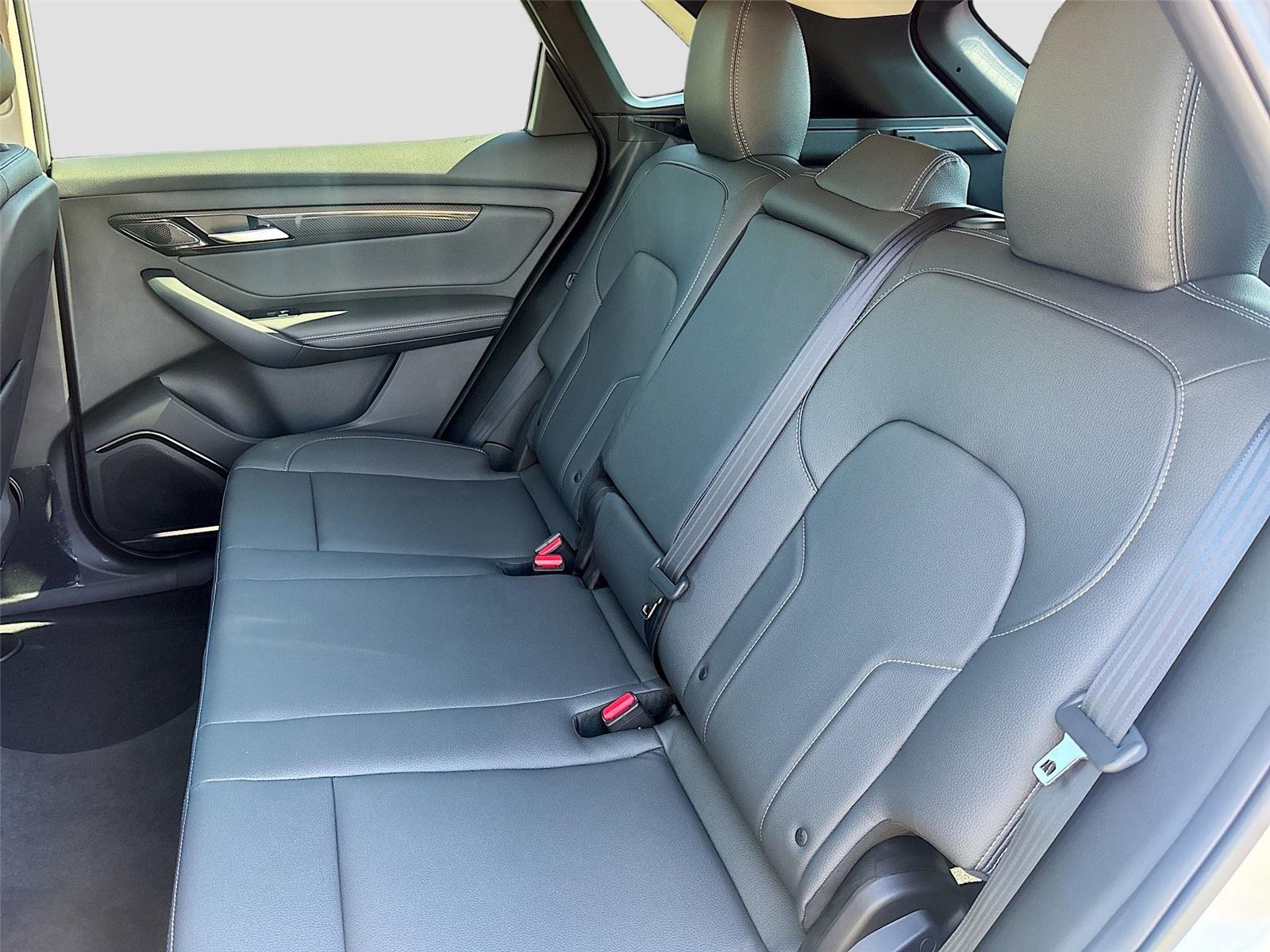 2025 VinFast VF 8 Eco