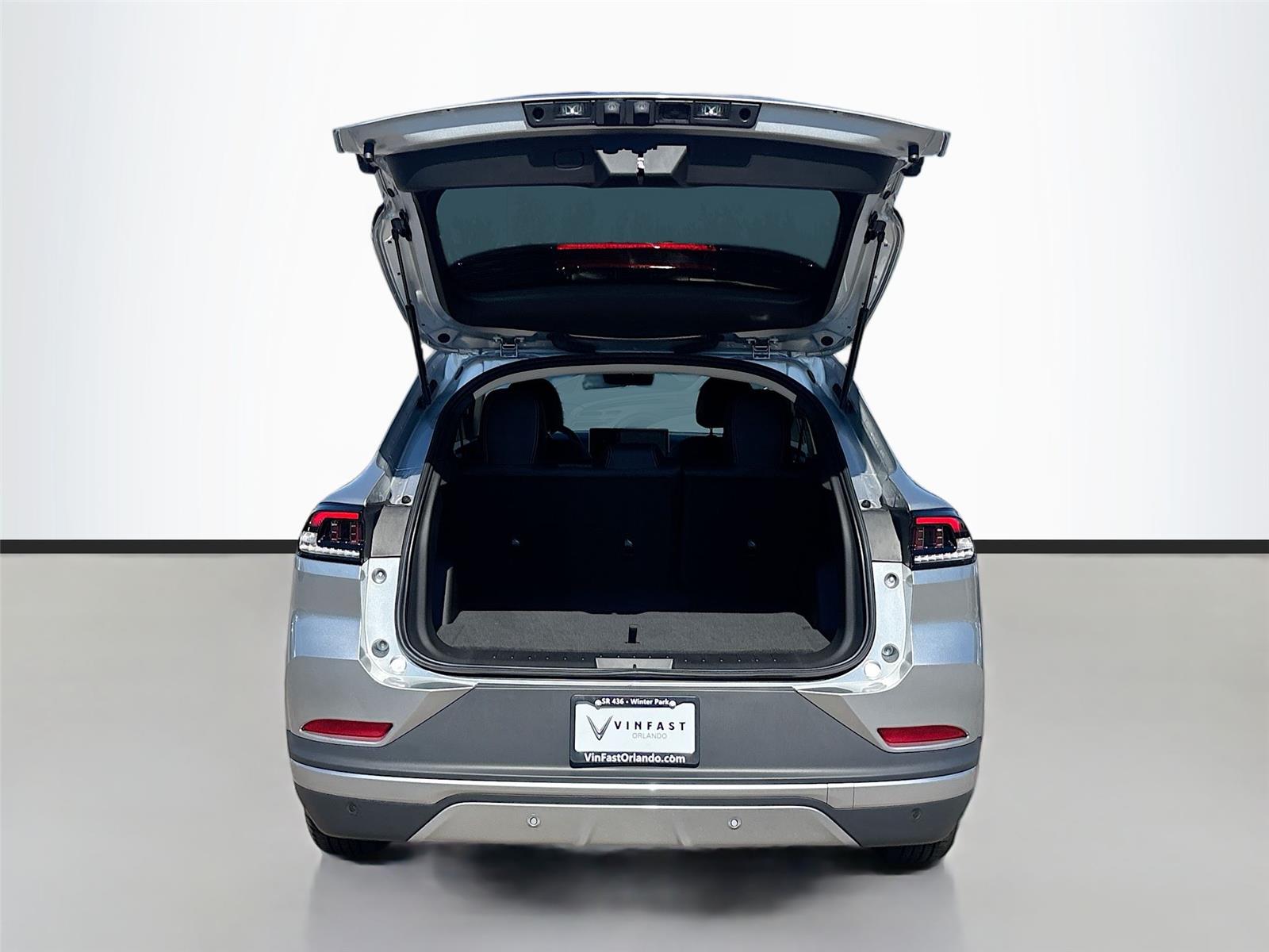 2025 VinFast VF 8 Eco