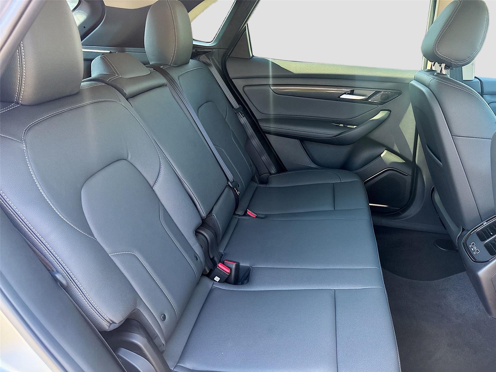 2025 VinFast VF 8 Eco