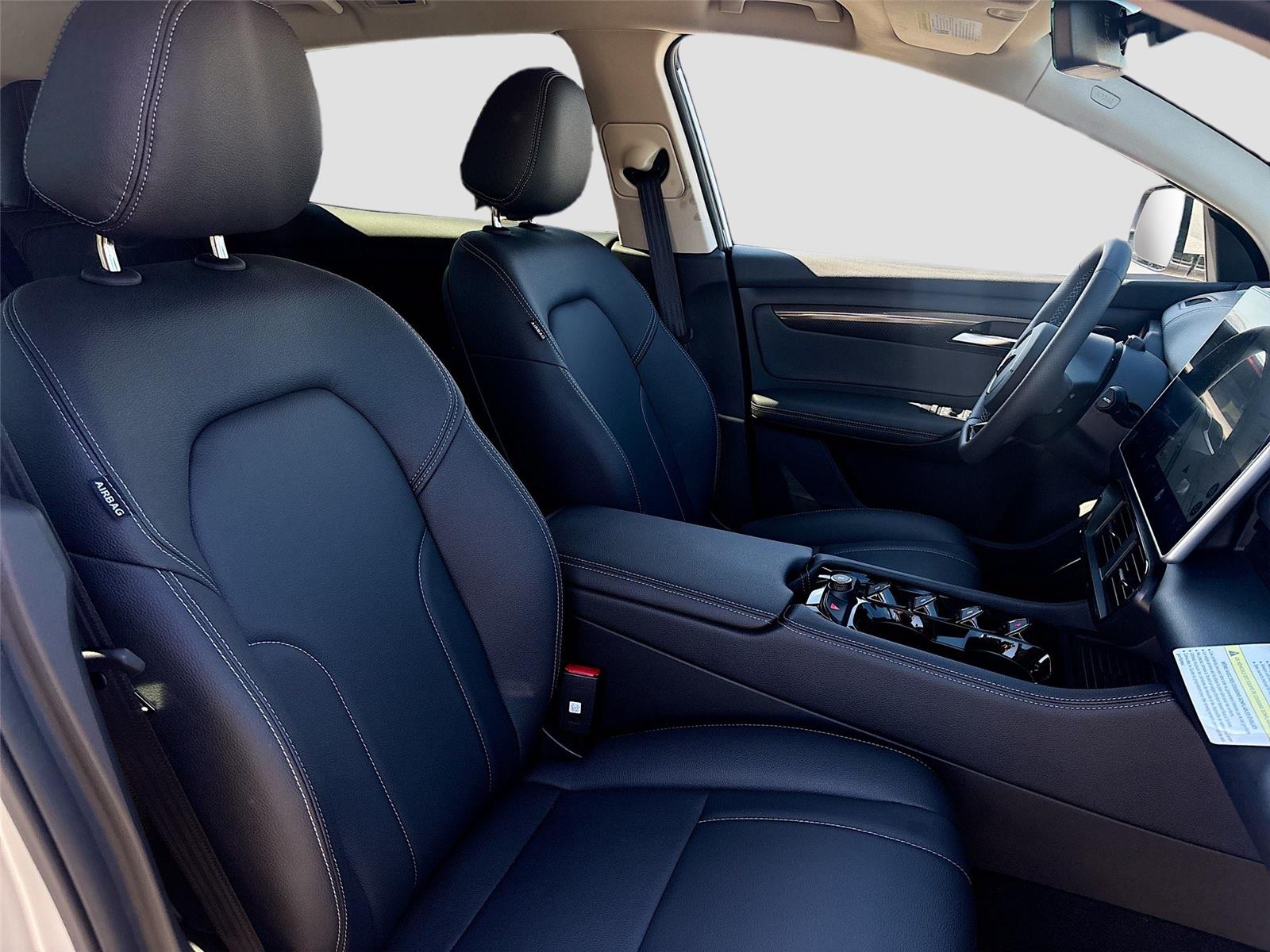 2025 VinFast VF 8 Eco