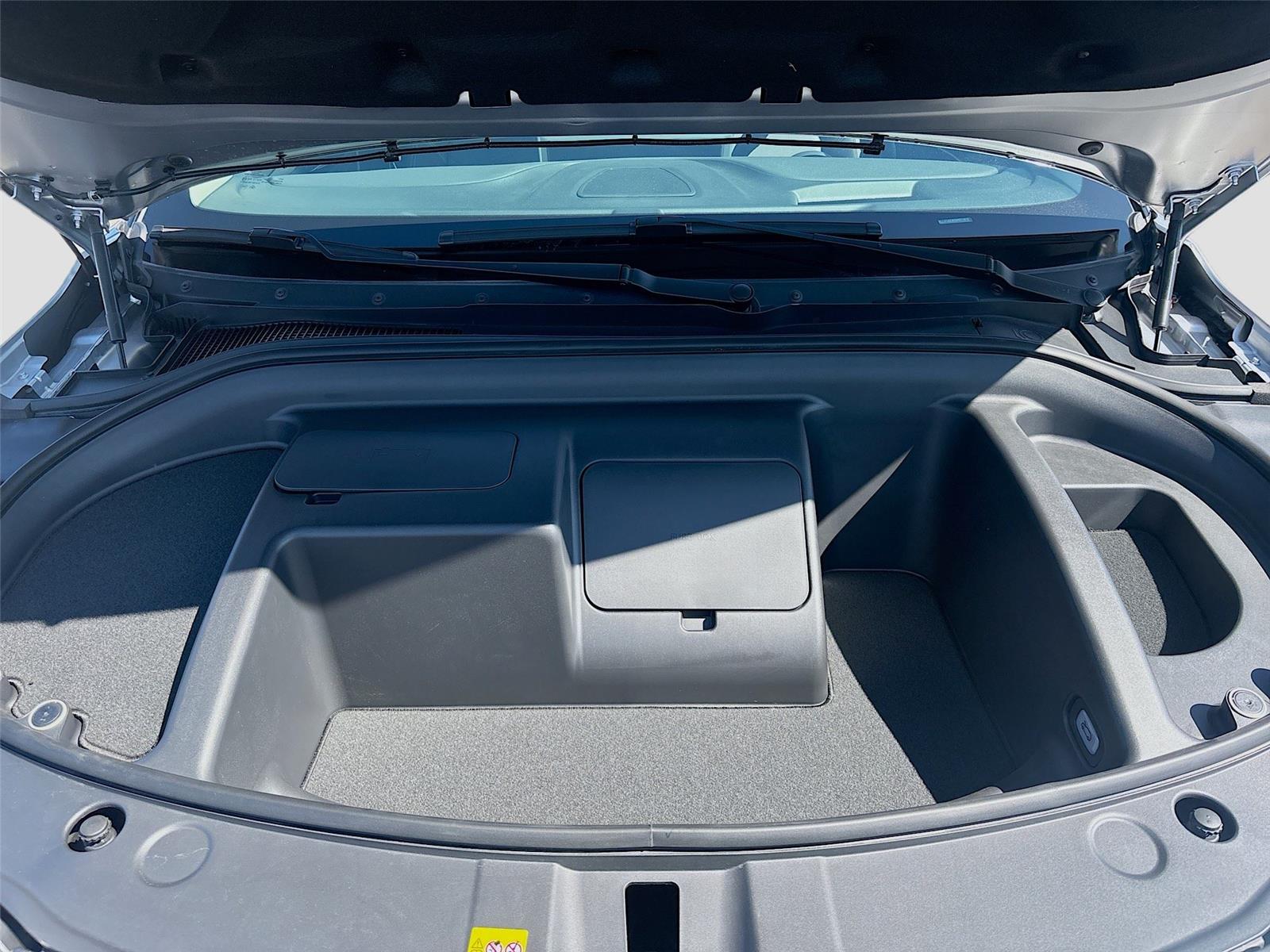 2025 VinFast VF 8 Eco