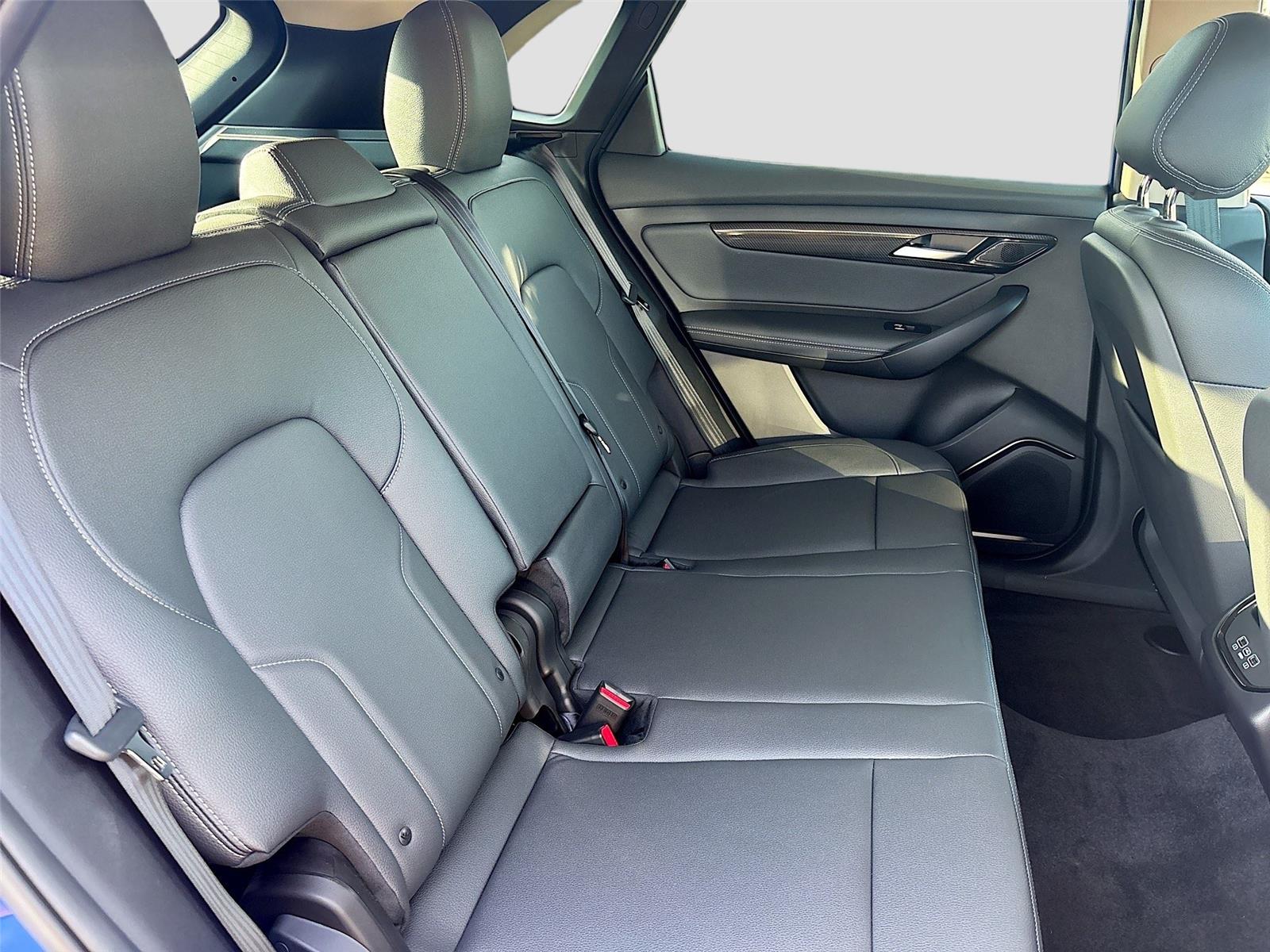 2025 VinFast VF 8 Eco