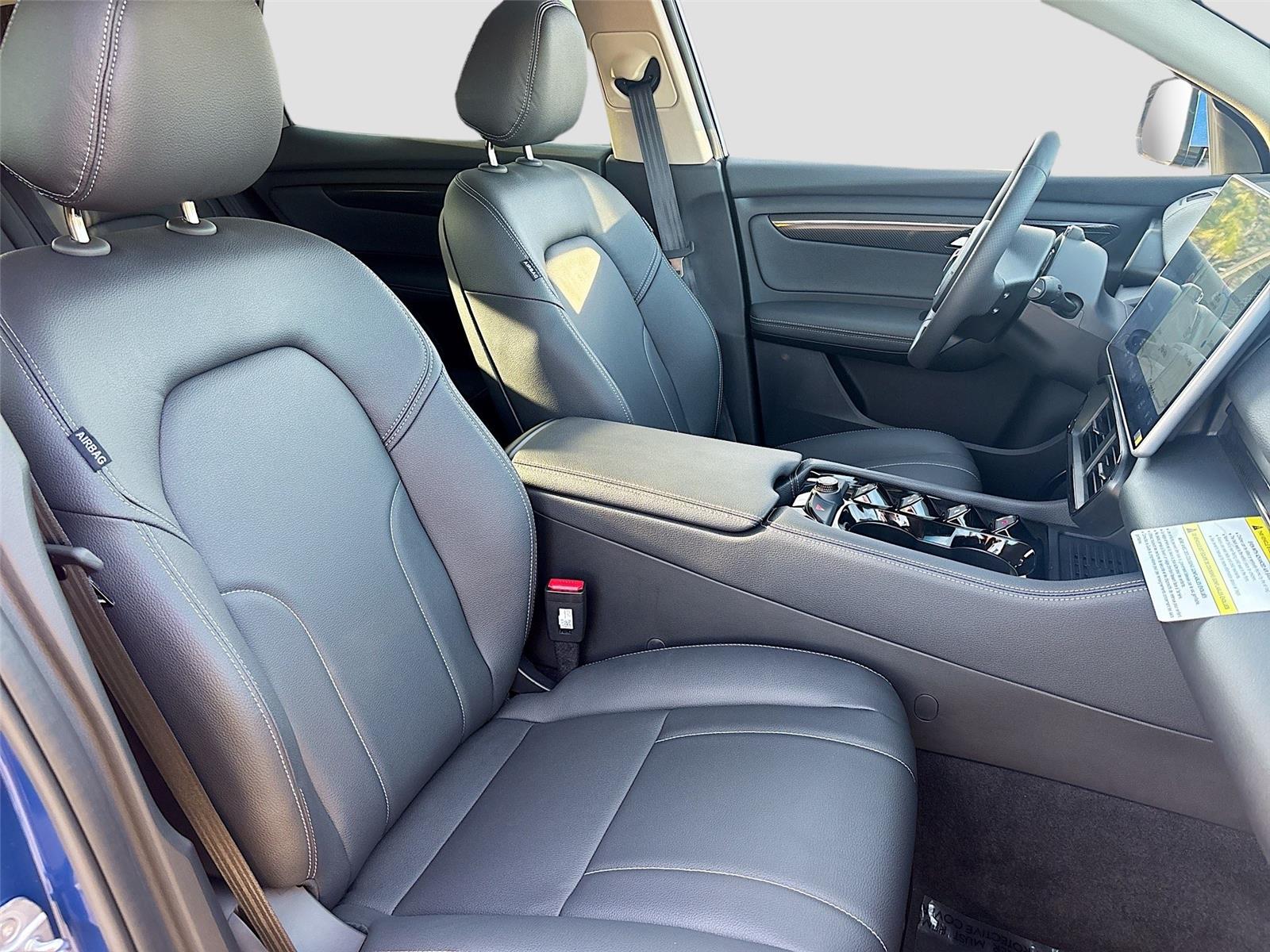 2025 VinFast VF 8 Eco