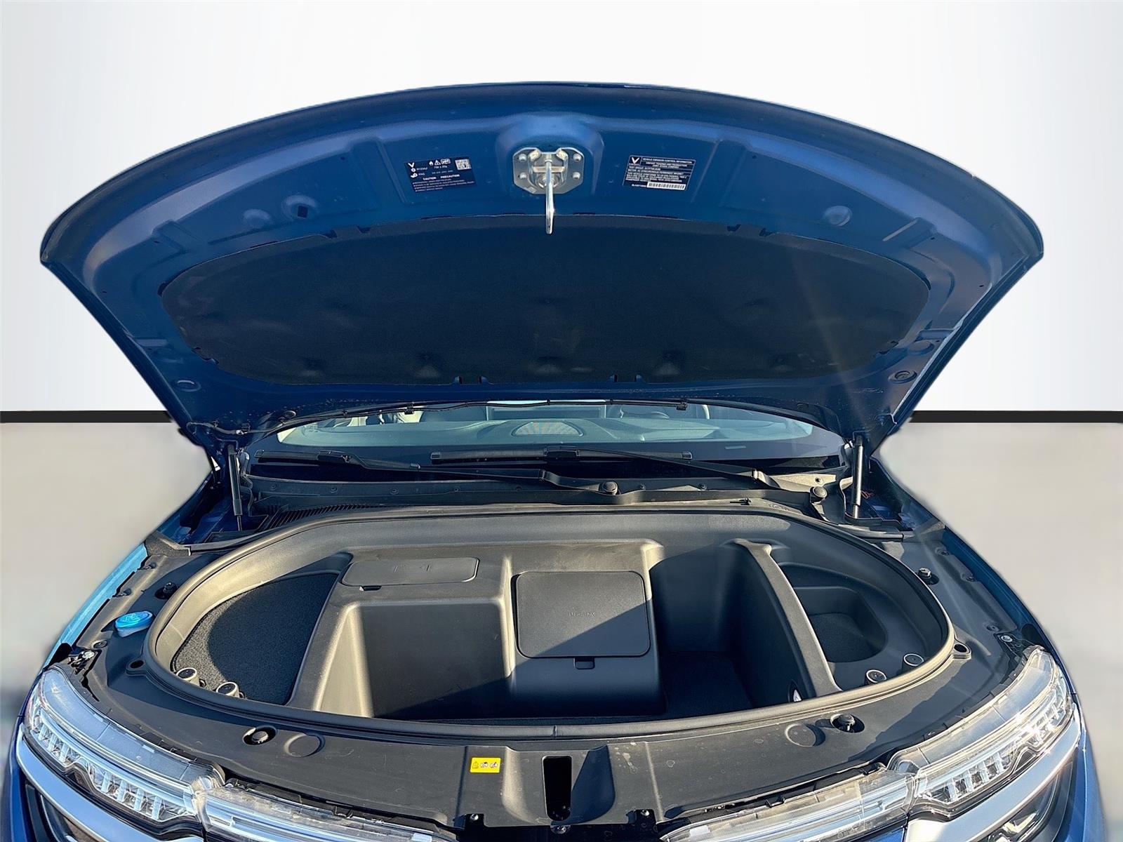 2025 VinFast VF 8 Eco