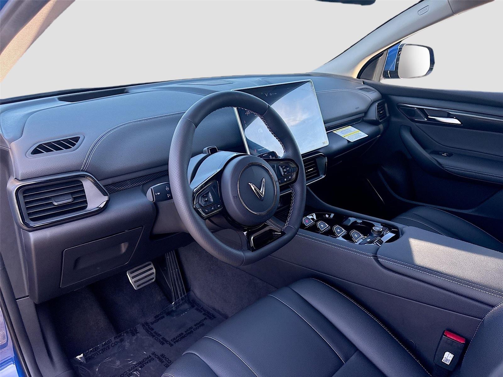 2025 VinFast VF 8 Eco