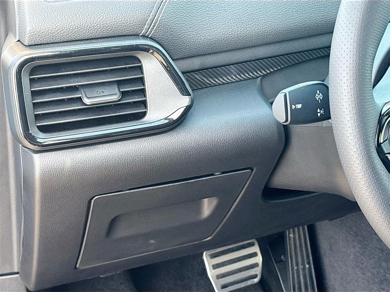 2025 VinFast VF 8 Eco