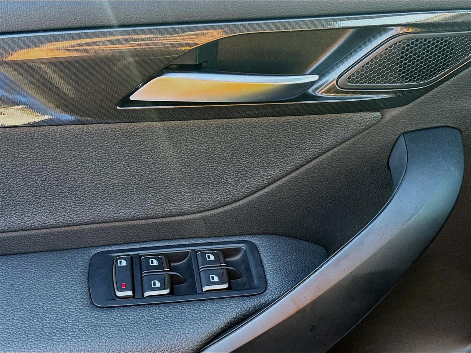 2025 VinFast VF 8 Eco