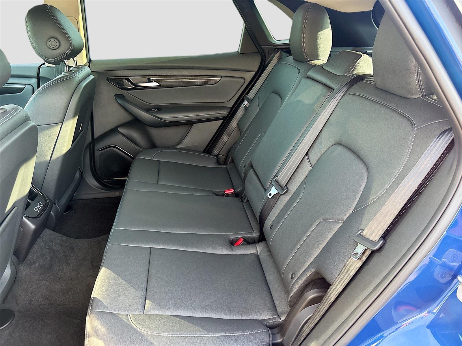 2025 VinFast VF 8 Eco