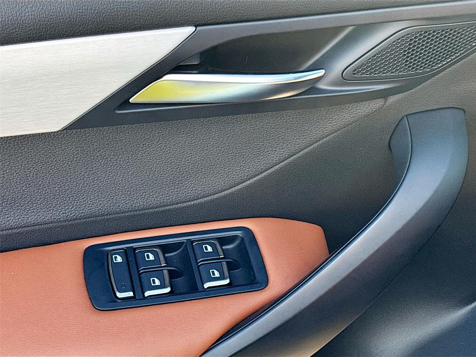 2025 VinFast VF 8 Plus