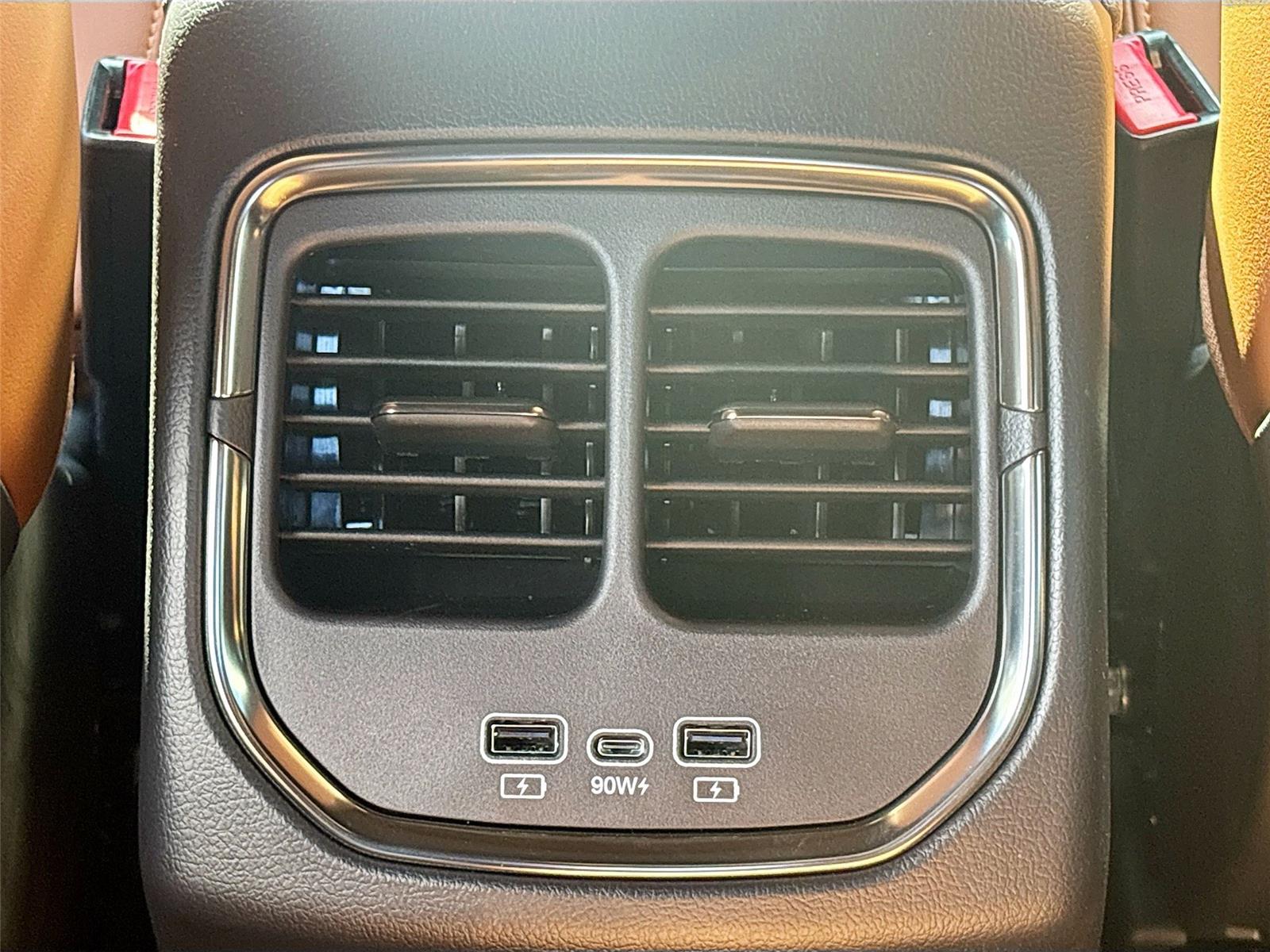 2025 VinFast VF 8 Plus