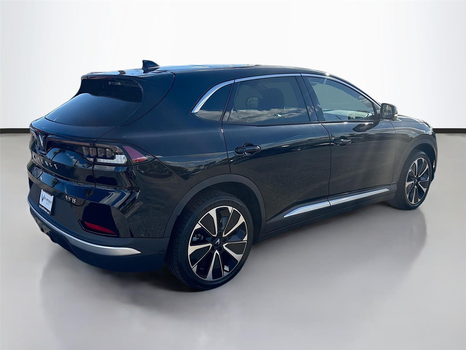 2025 VinFast VF 8 Plus