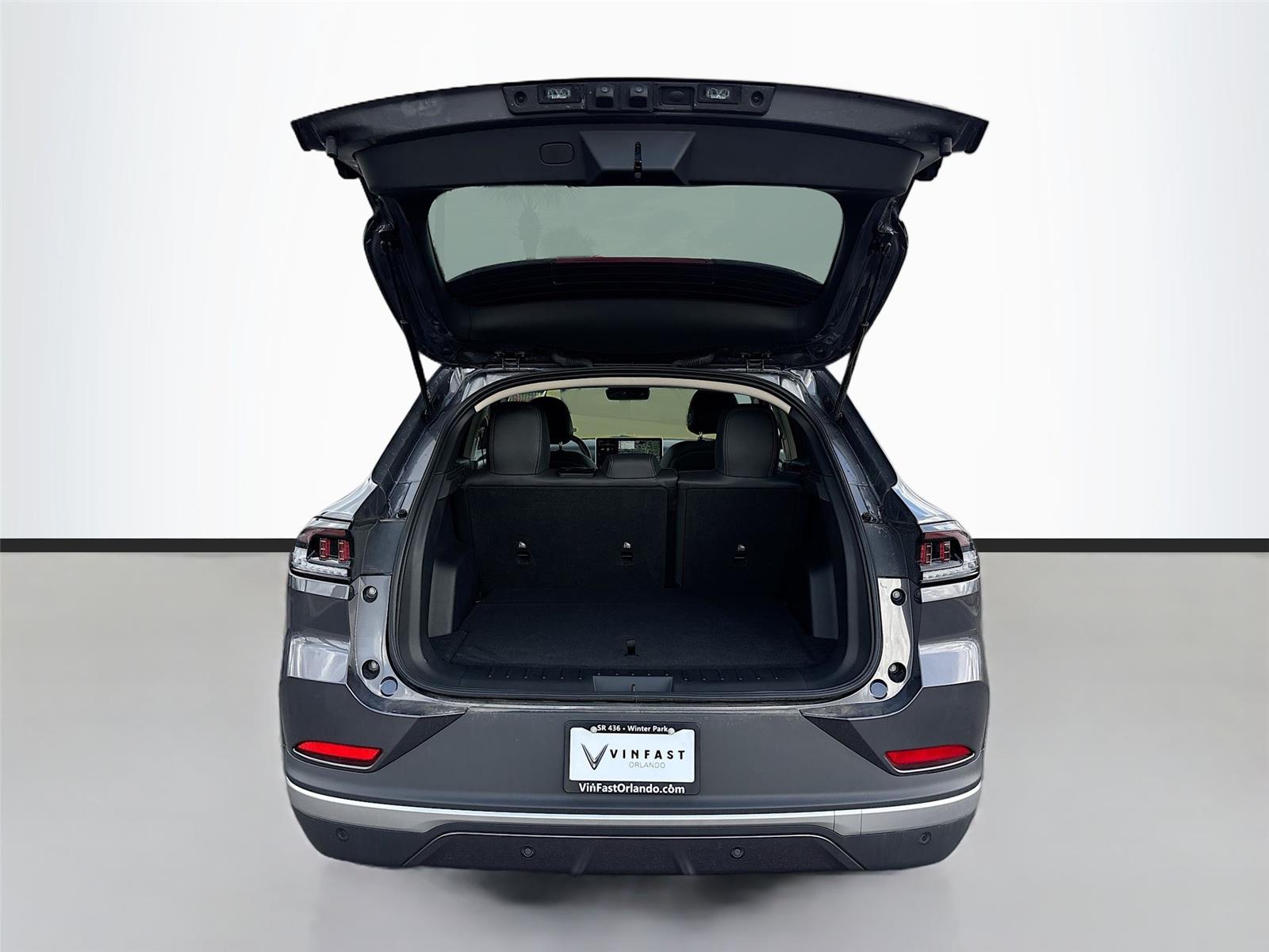 2025 VinFast VF 8 Eco