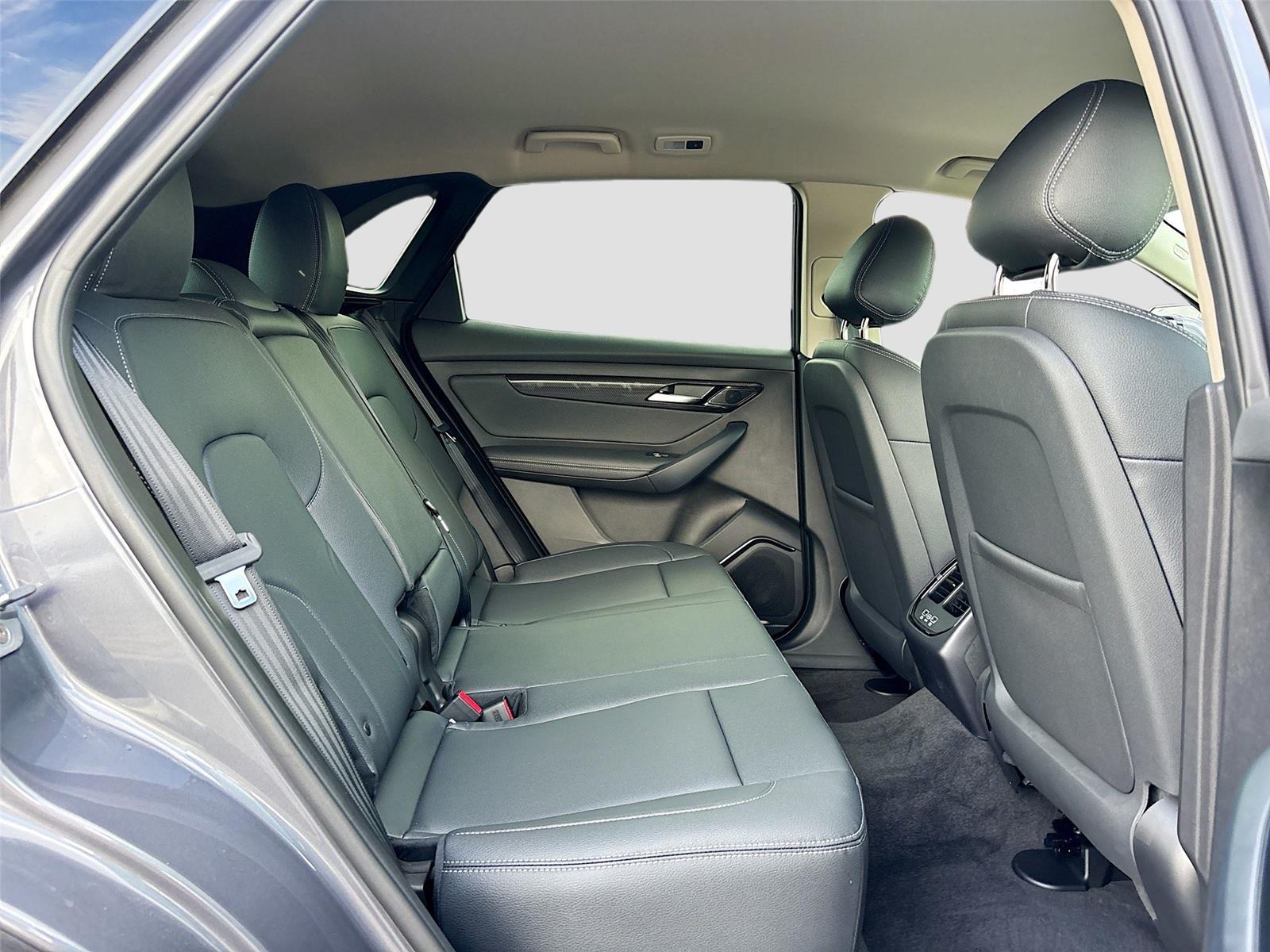 2025 VinFast VF 8 Eco