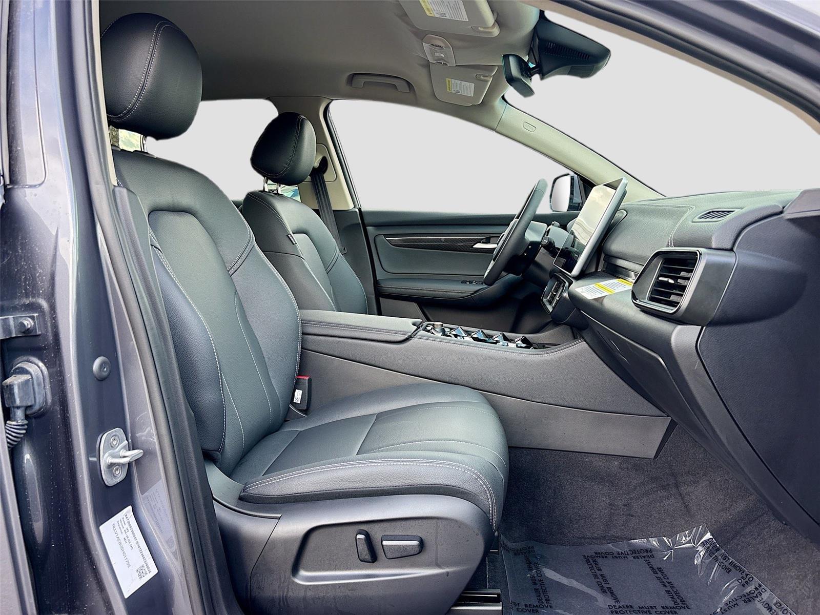 2025 VinFast VF 8 Eco