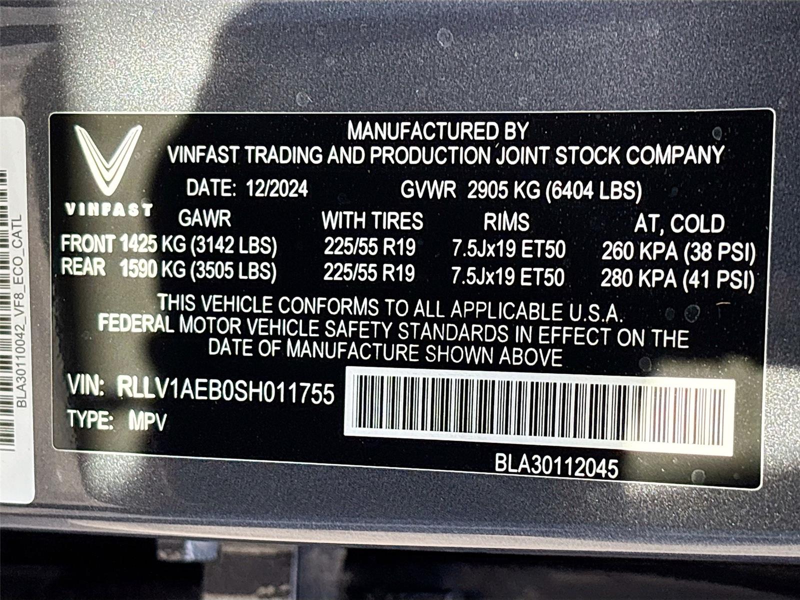 2025 VinFast VF 8 Eco