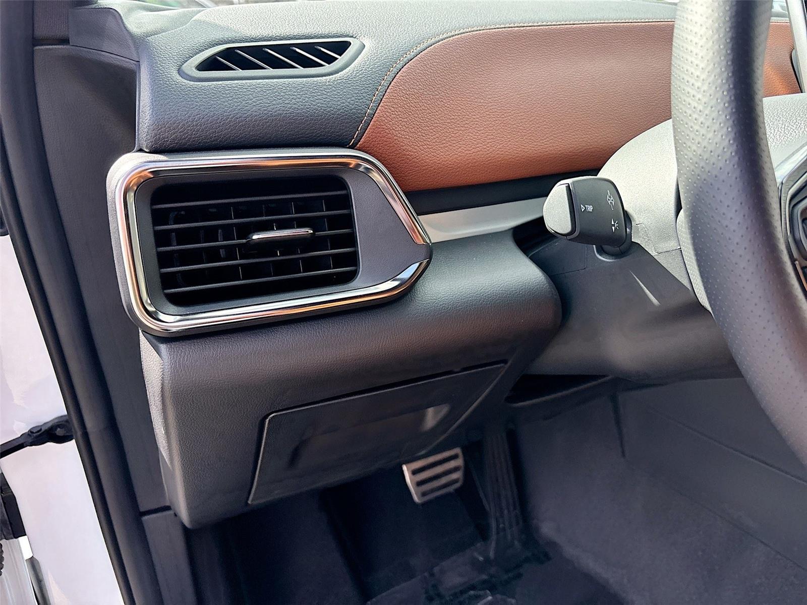 2025 VinFast VF 8 Plus