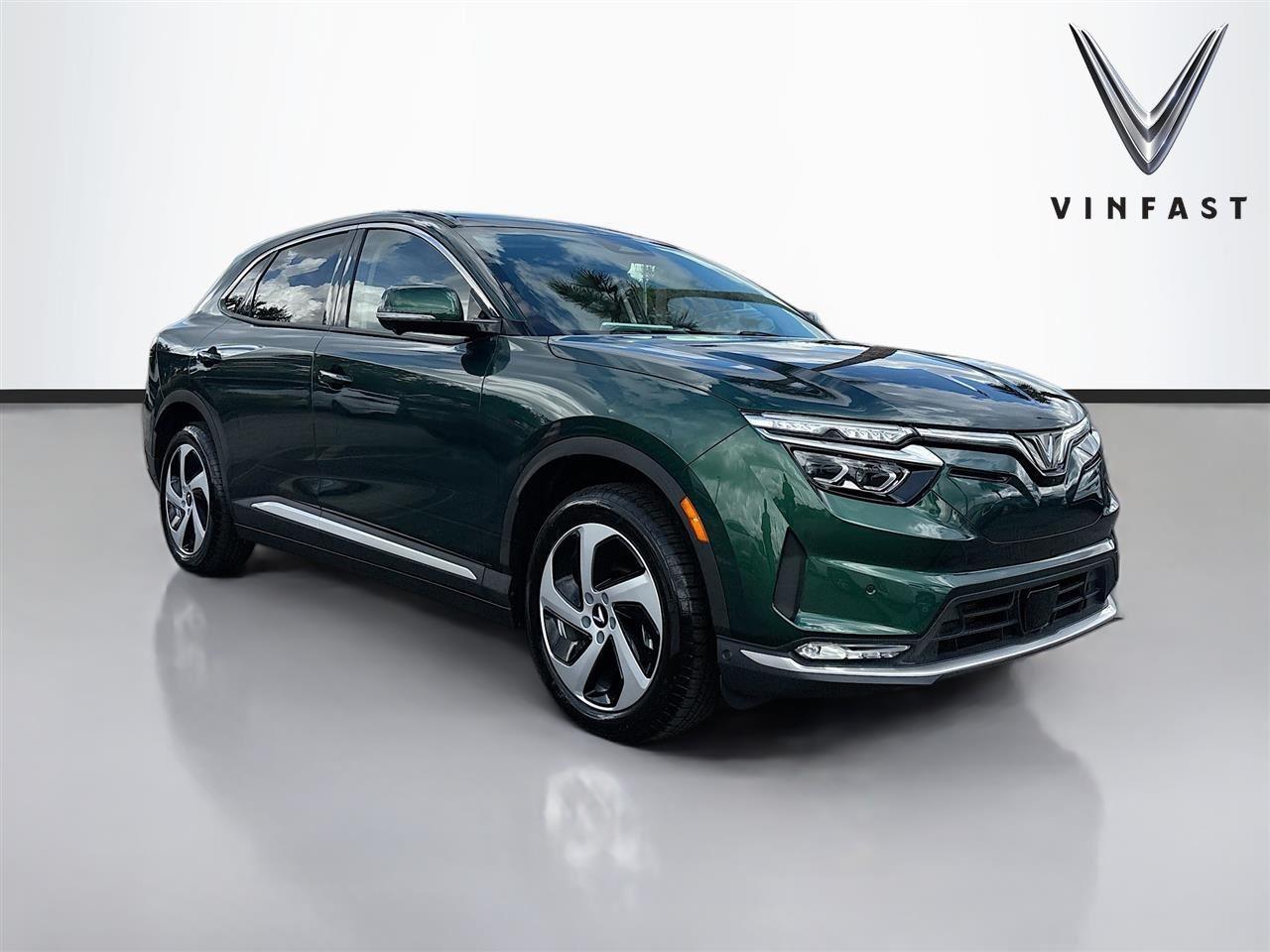 2025 VinFast VF 8 Eco