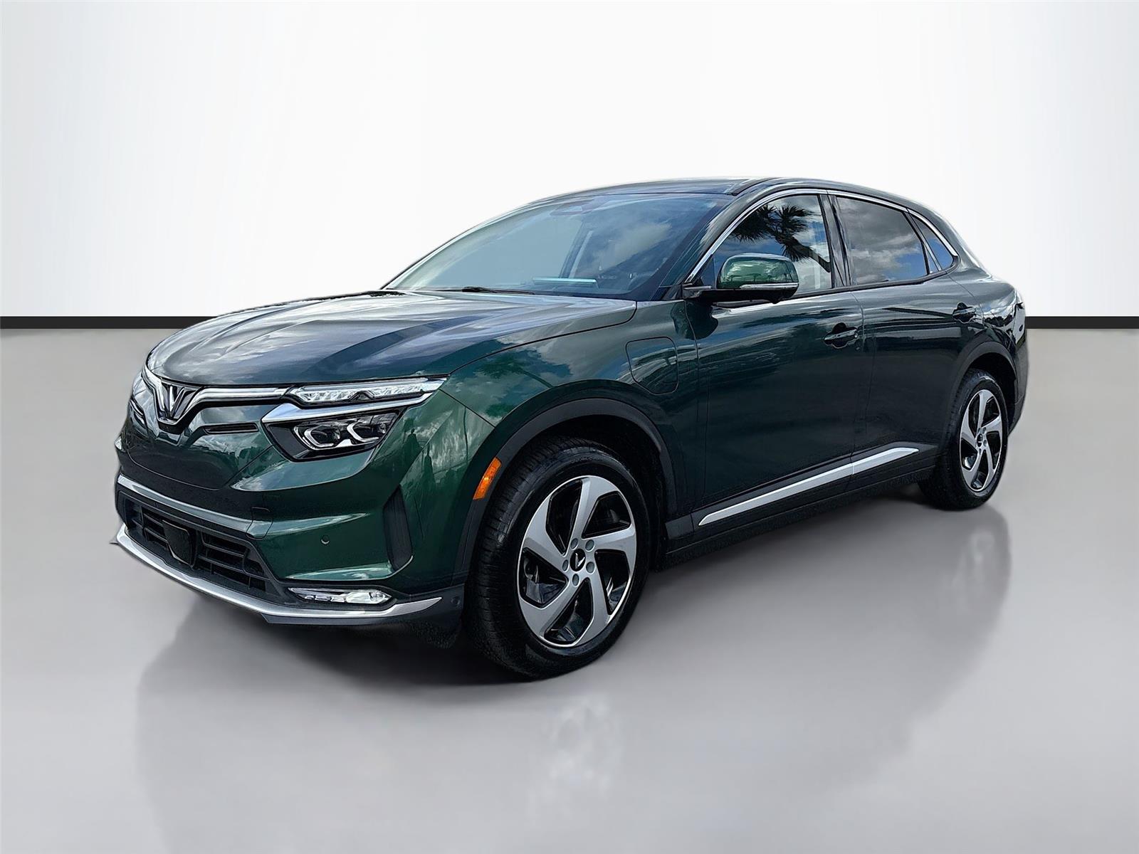 2025 VinFast VF 8 Eco