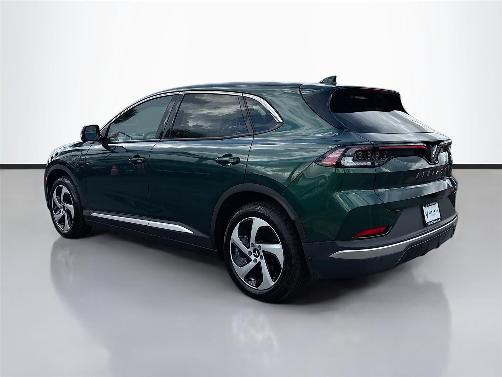 2025 VinFast VF 8 Eco