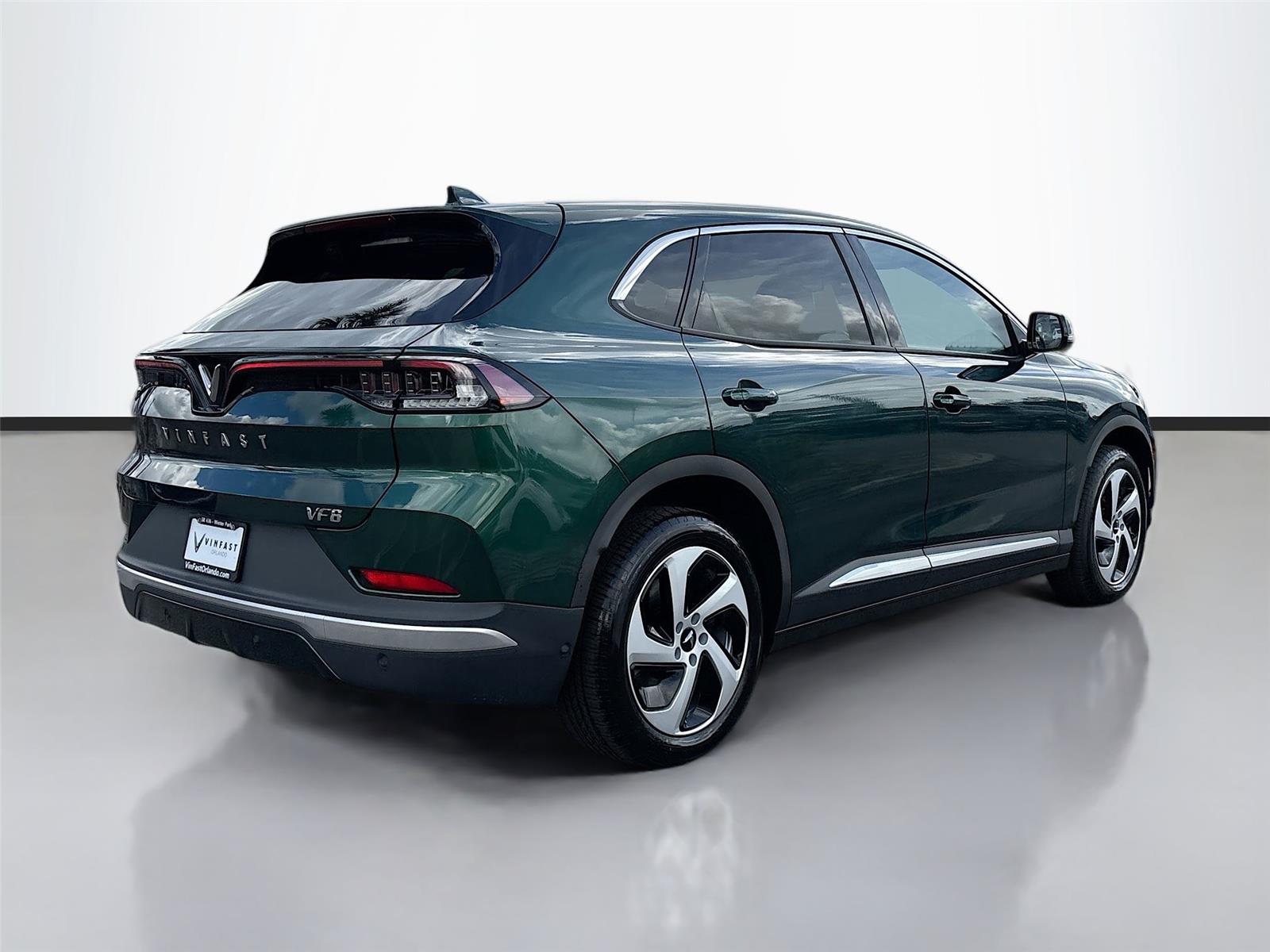 2025 VinFast VF 8 Eco