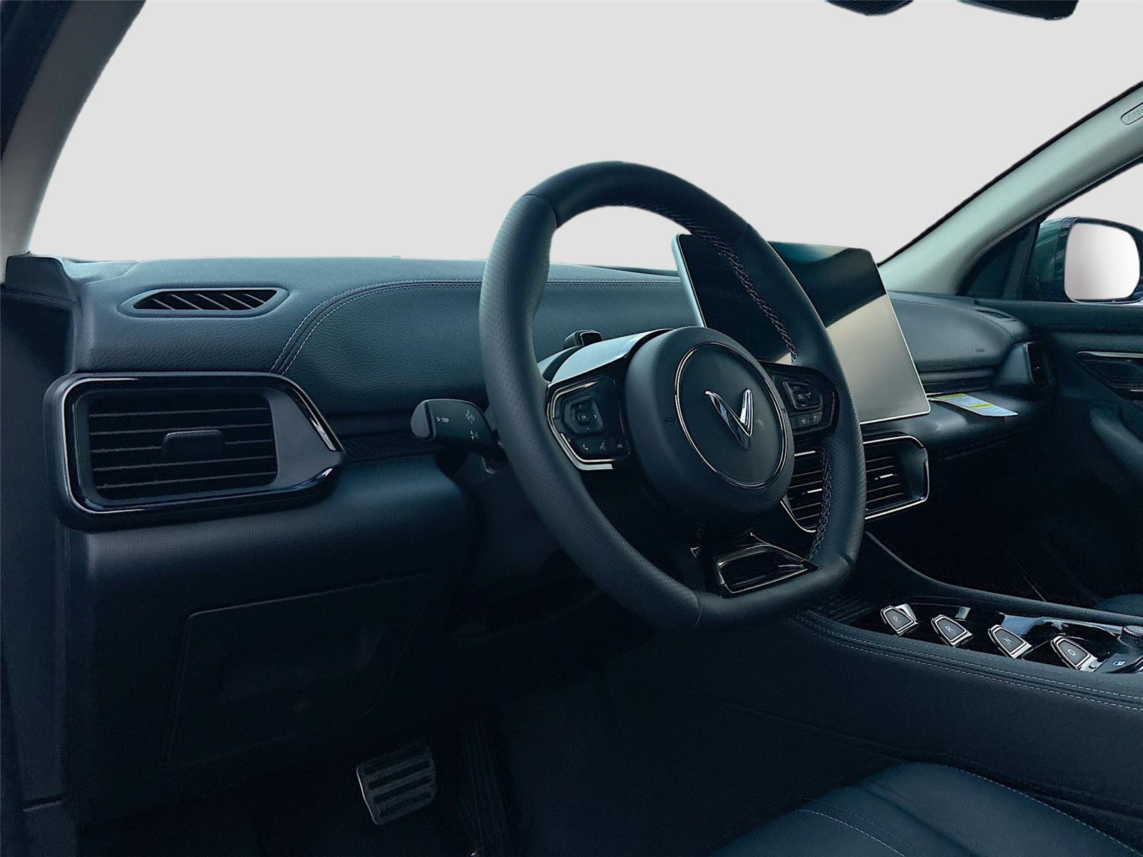 2025 VinFast VF 8 Eco