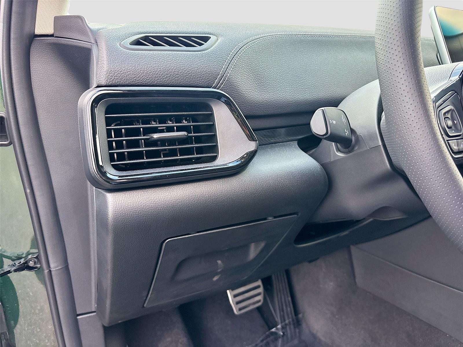 2025 VinFast VF 8 Eco