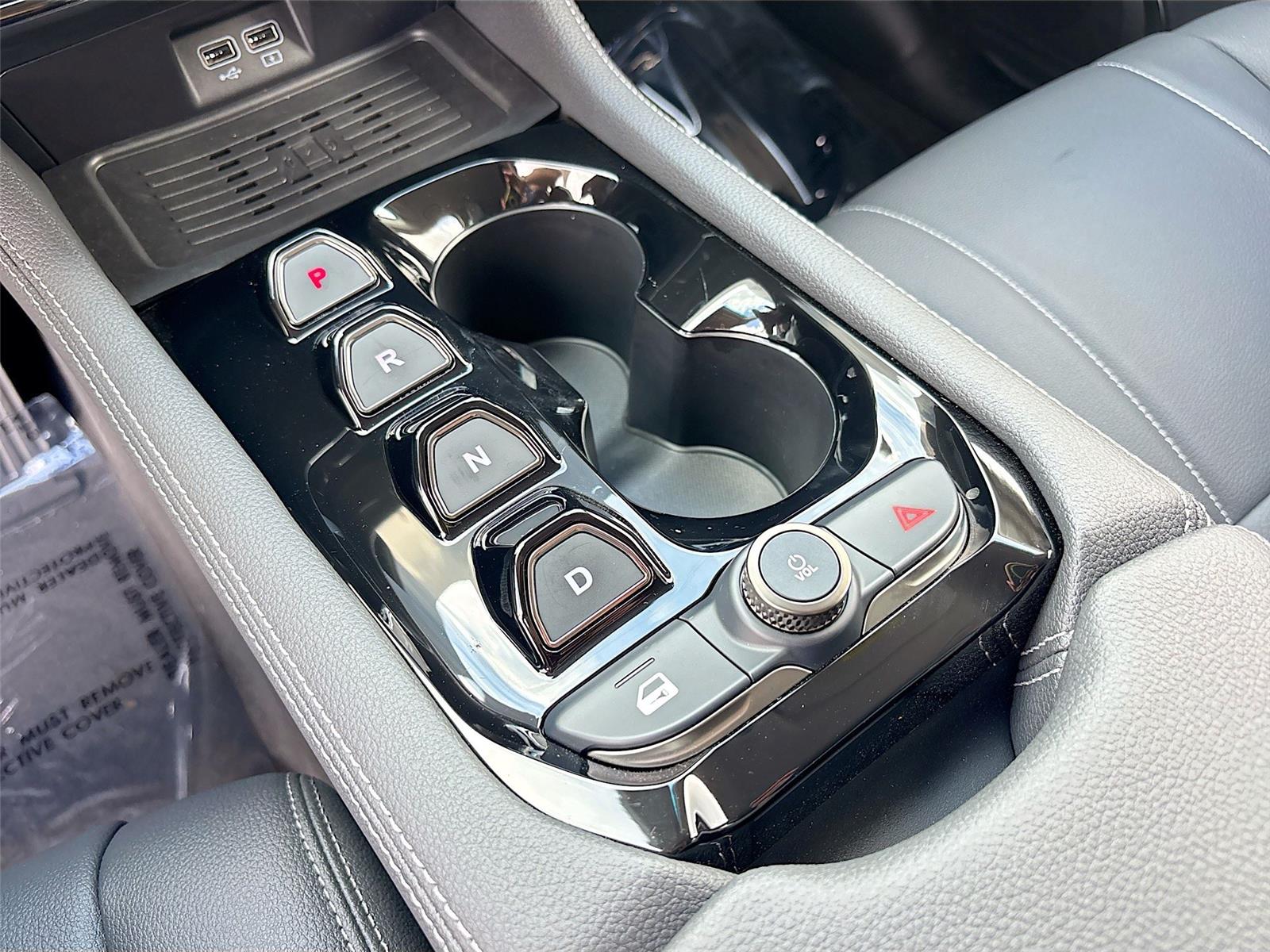 2025 VinFast VF 8 Eco